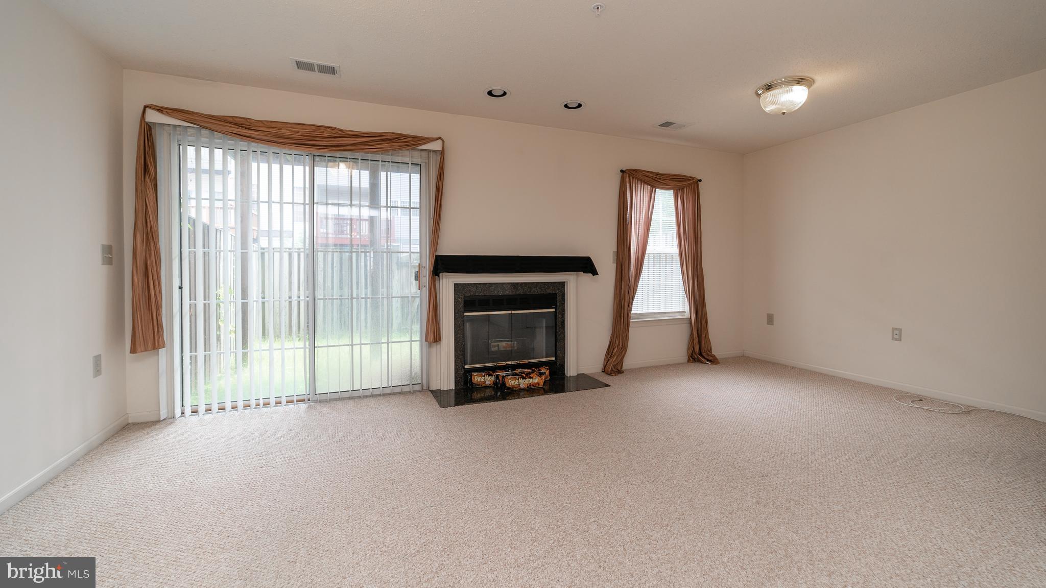 THE KNOLLS/CROFTON VILLAGE - Residential