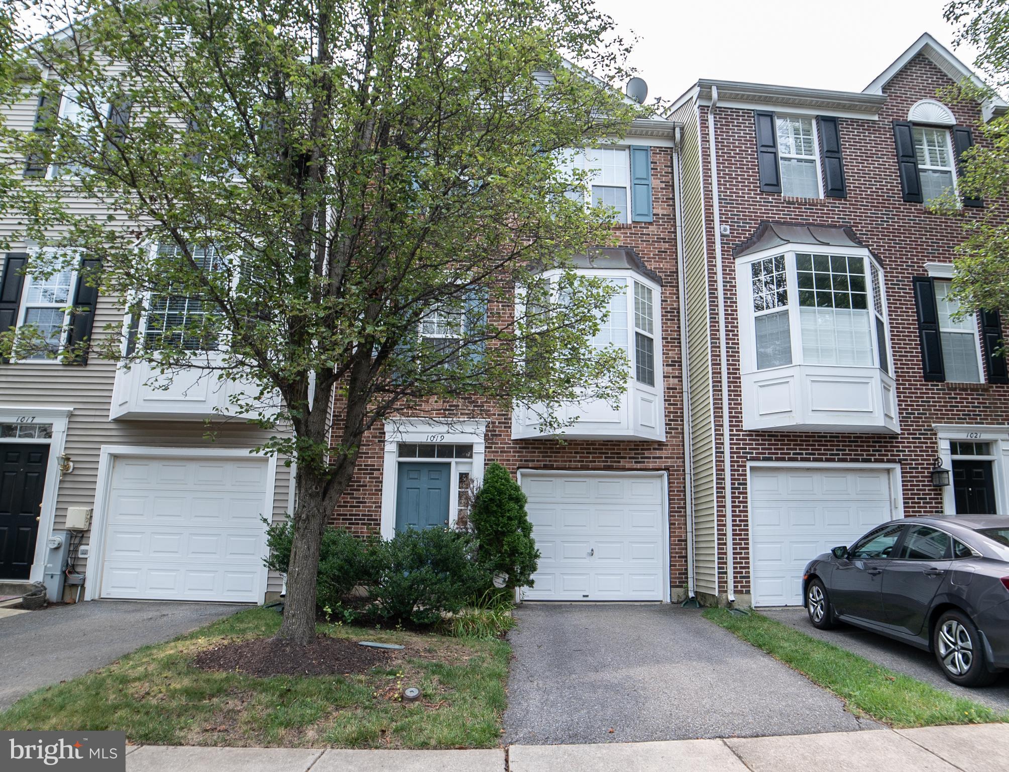 THE KNOLLS/CROFTON VILLAGE - Residential