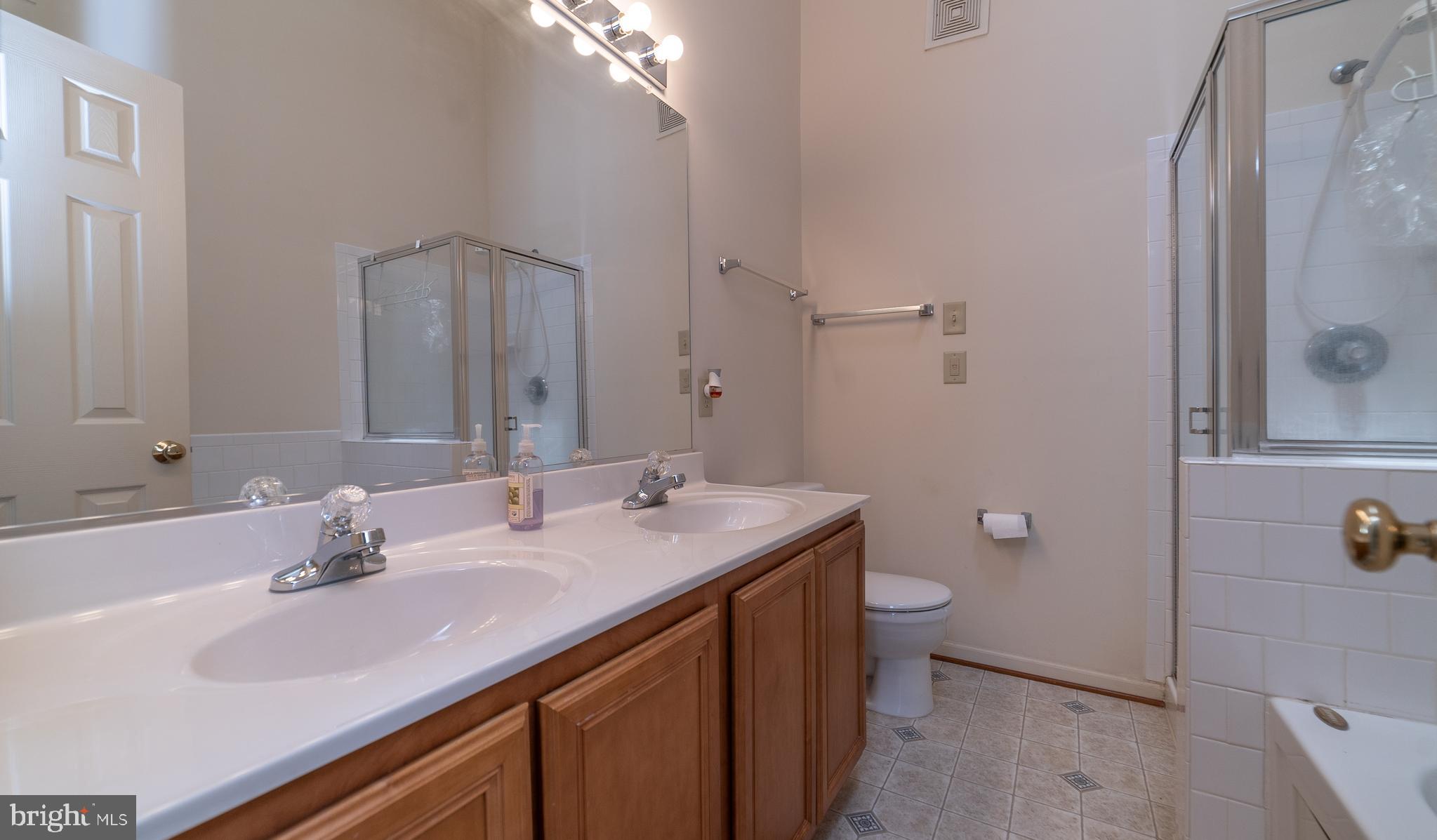 THE KNOLLS/CROFTON VILLAGE - Residential