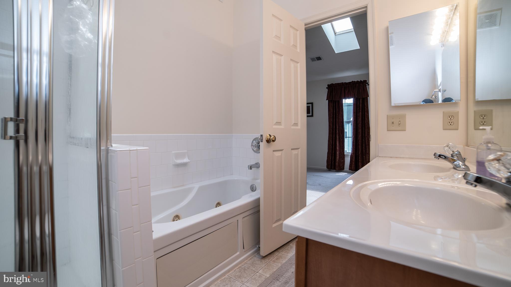 THE KNOLLS/CROFTON VILLAGE - Residential