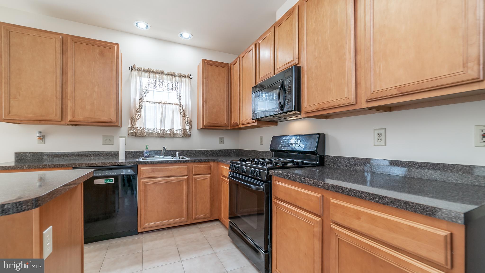 THE KNOLLS/CROFTON VILLAGE - Residential