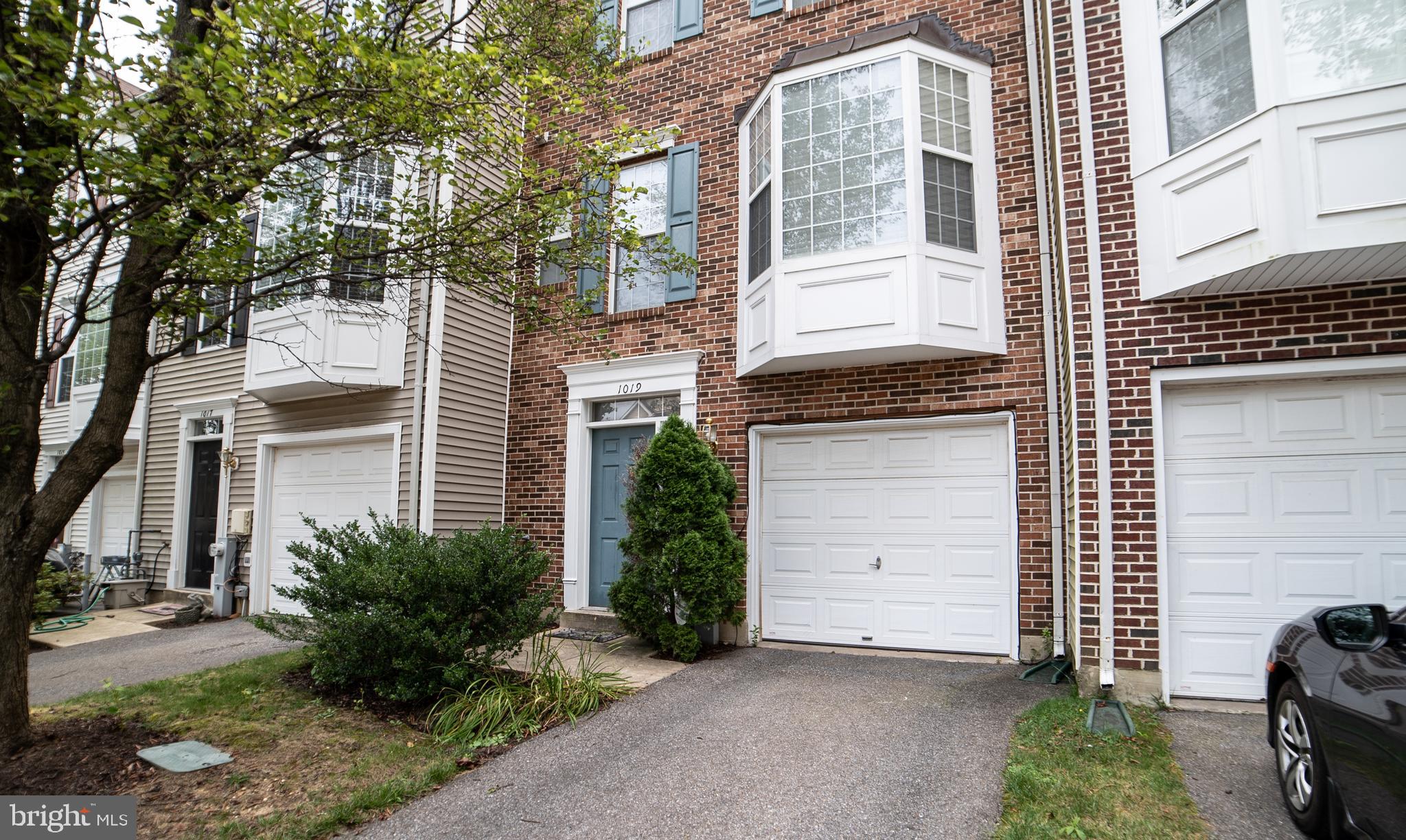 THE KNOLLS/CROFTON VILLAGE - Residential