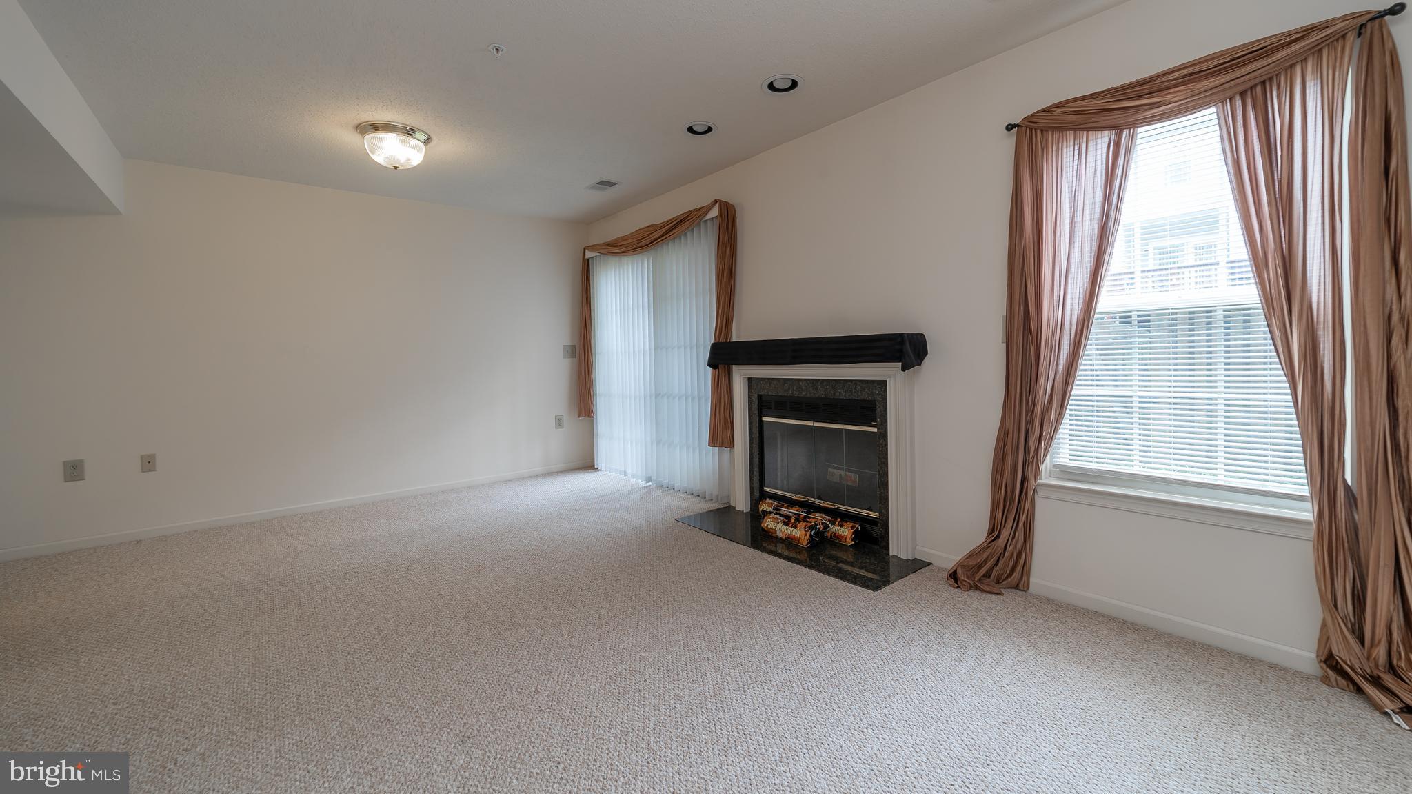 THE KNOLLS/CROFTON VILLAGE - Residential