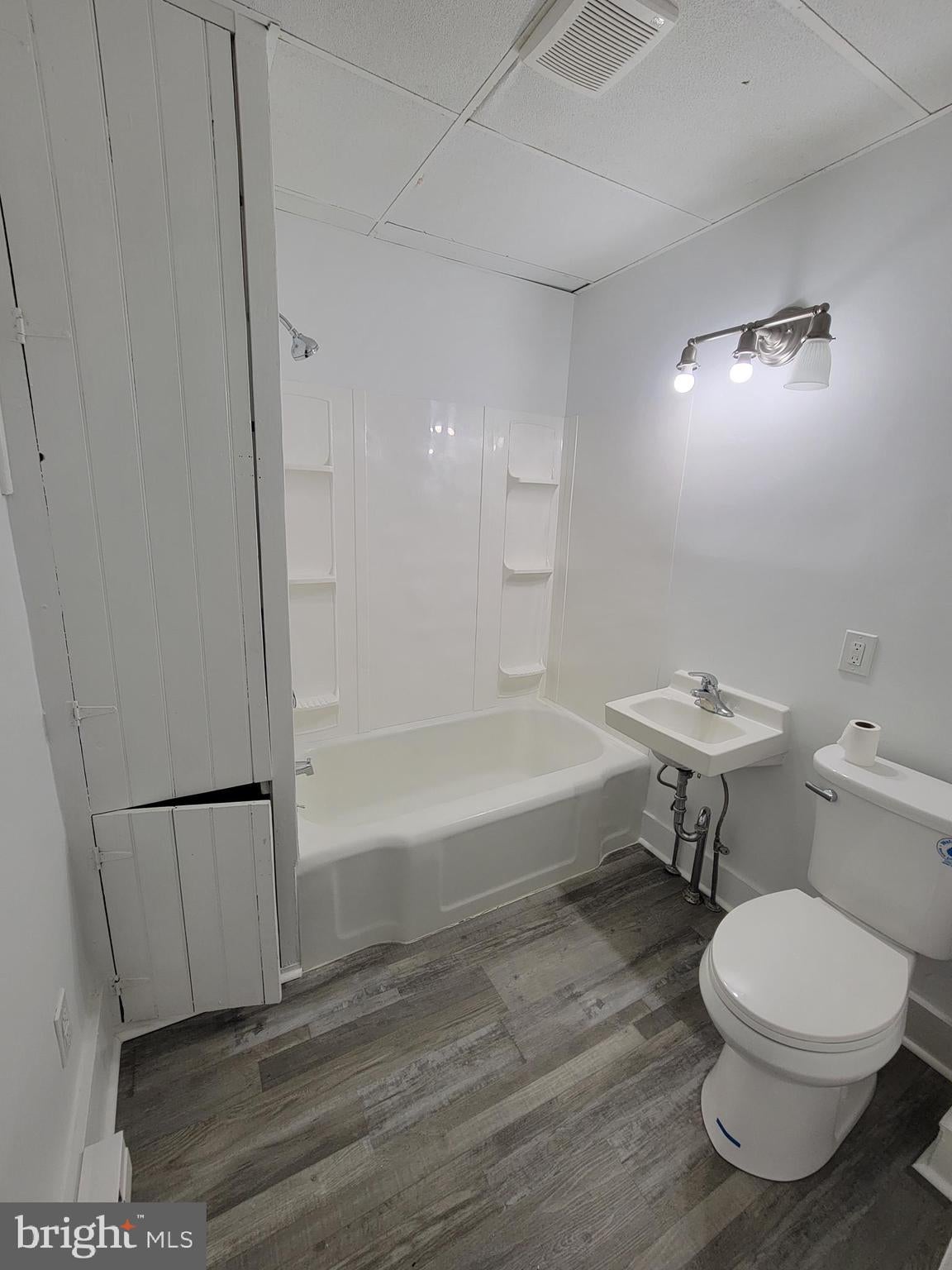 1801 S MAIN STREET APT 3 2ND FLOOR