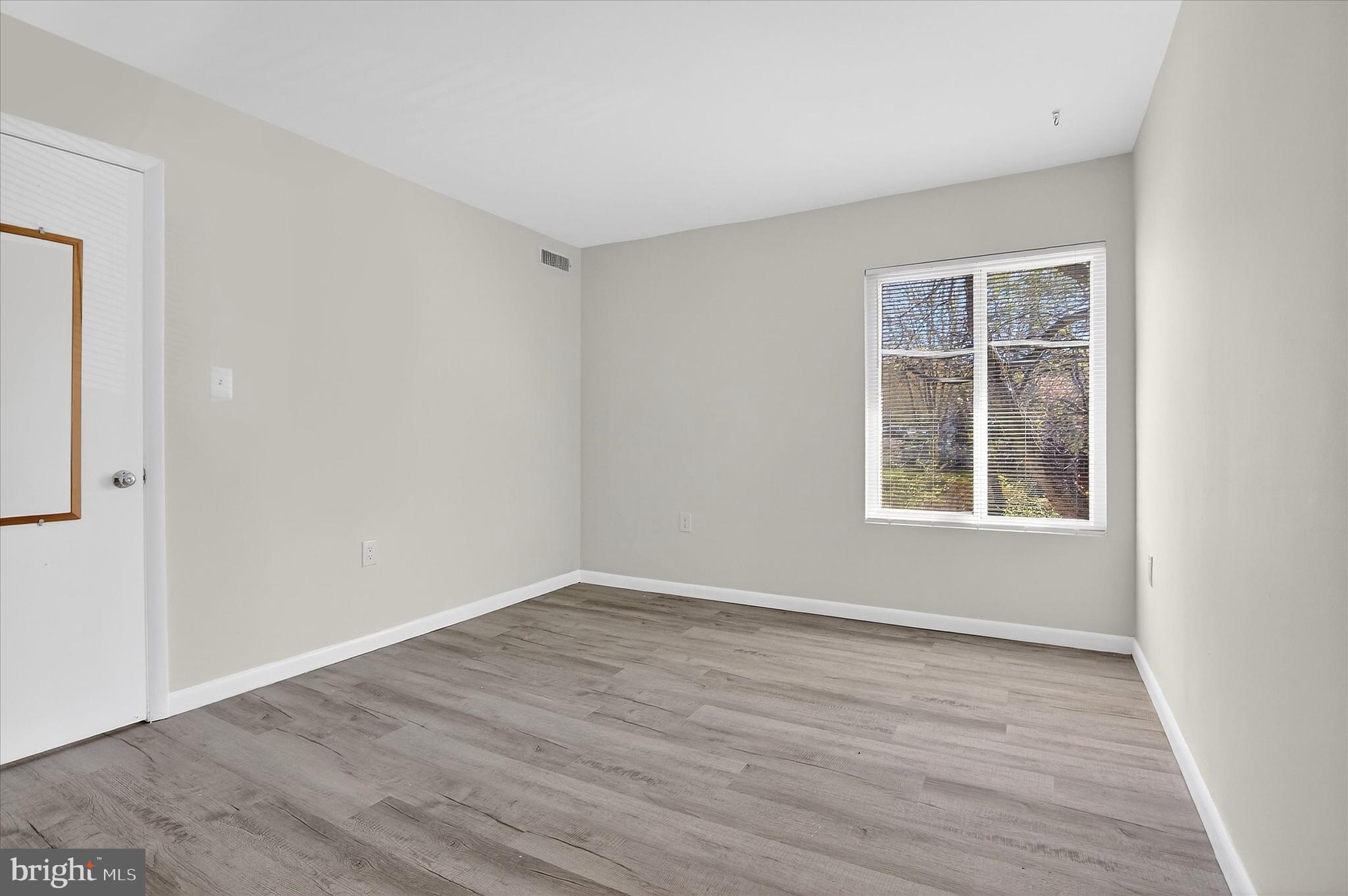 BURKE CENTRE STATION - Residential