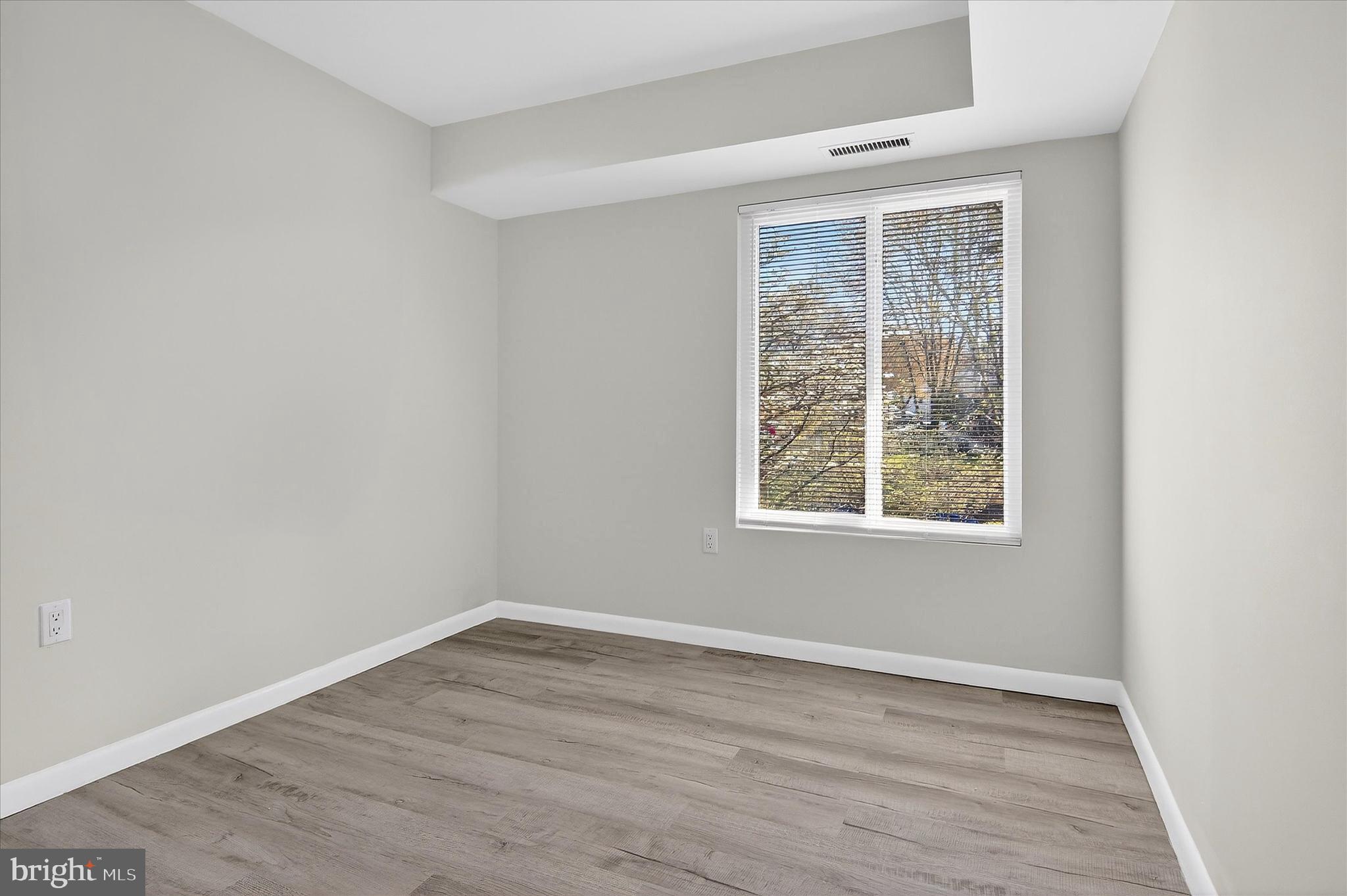 BURKE CENTRE STATION - Residential