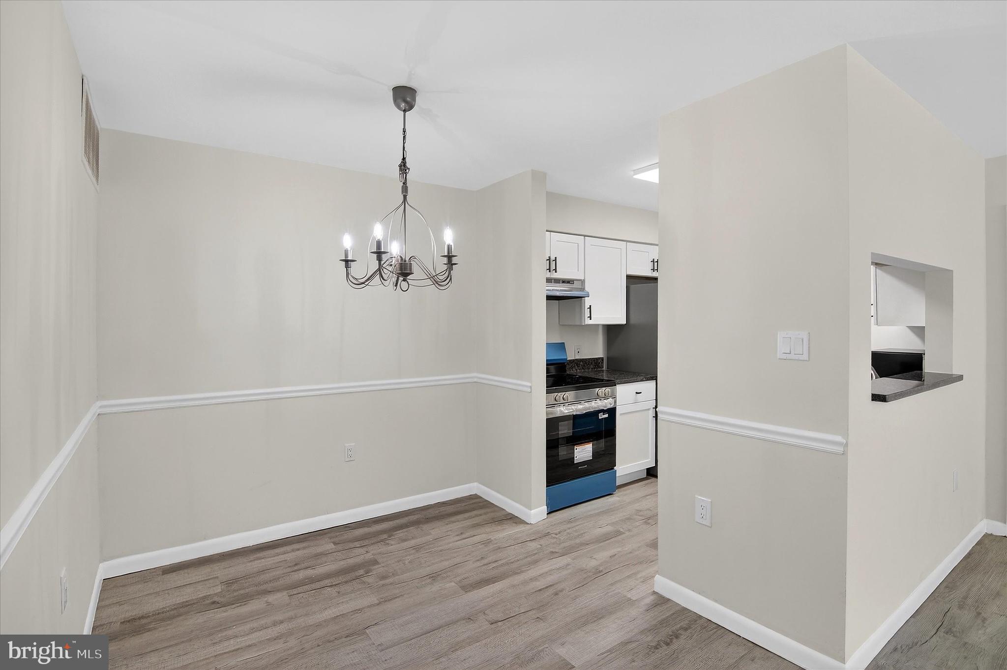 BURKE CENTRE STATION - Residential