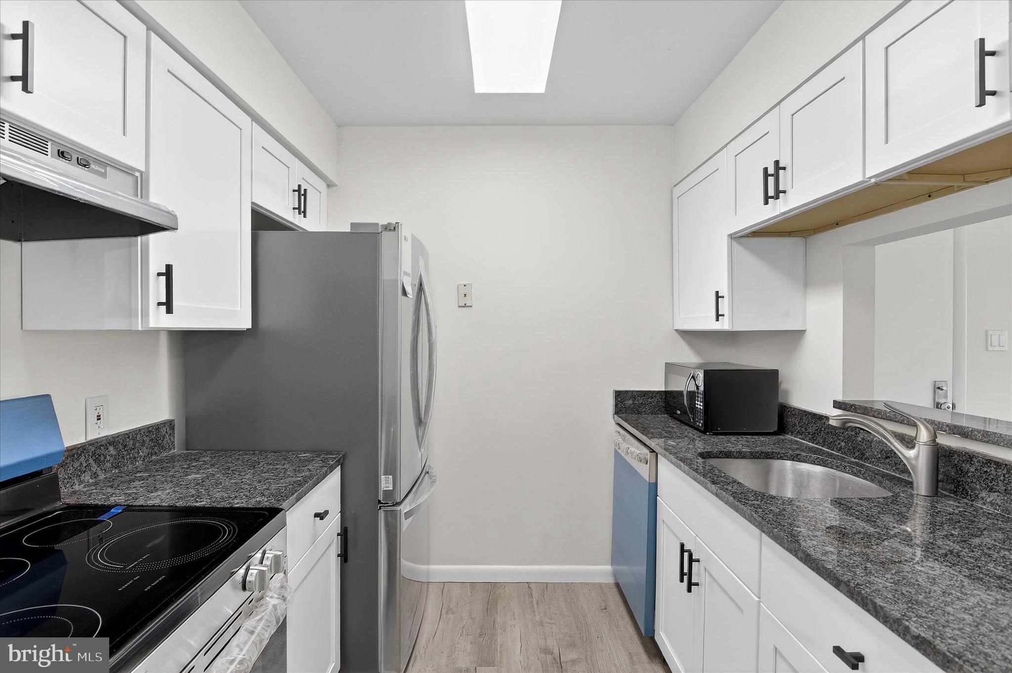 BURKE CENTRE STATION - Residential