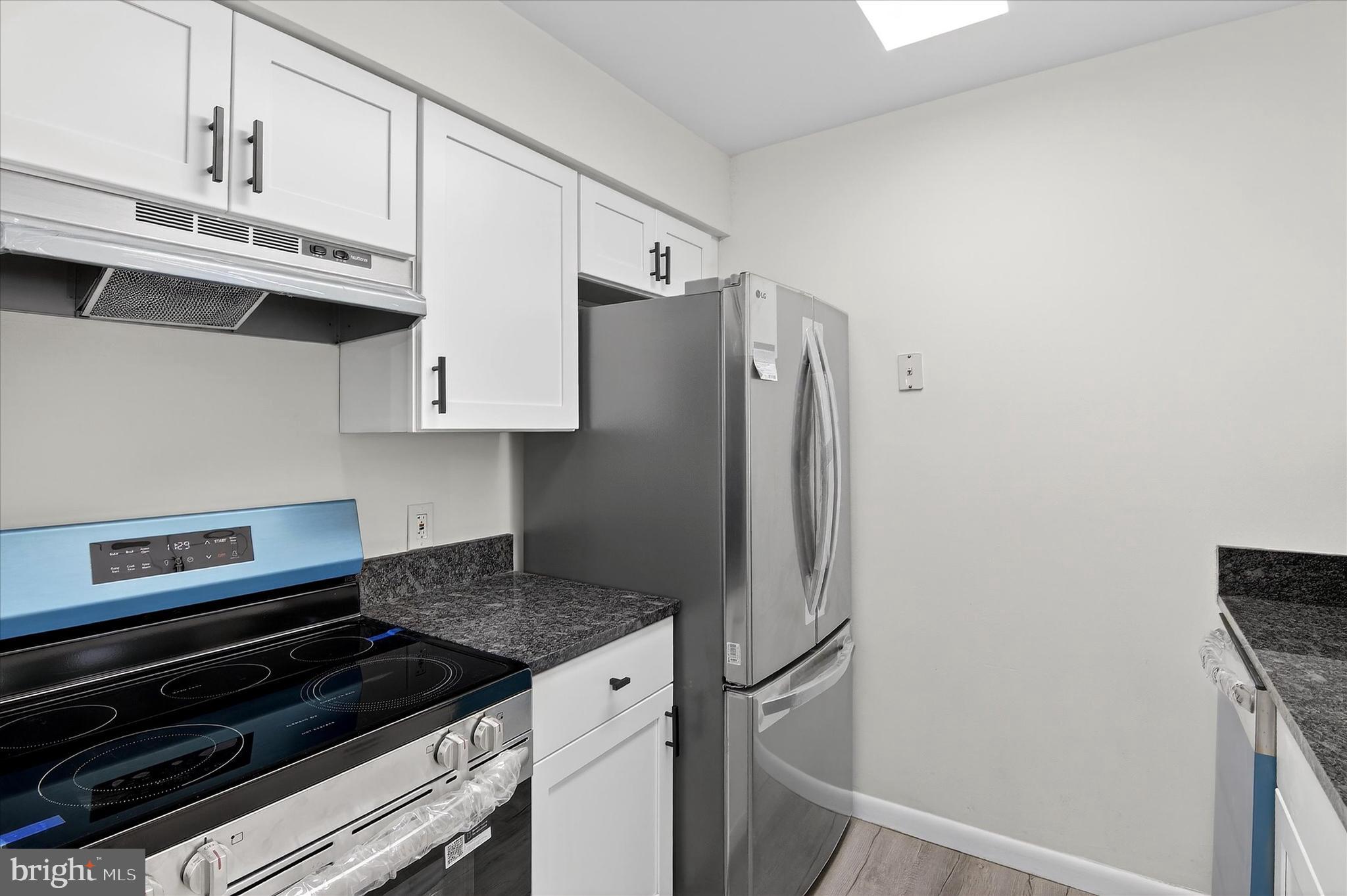 BURKE CENTRE STATION - Residential