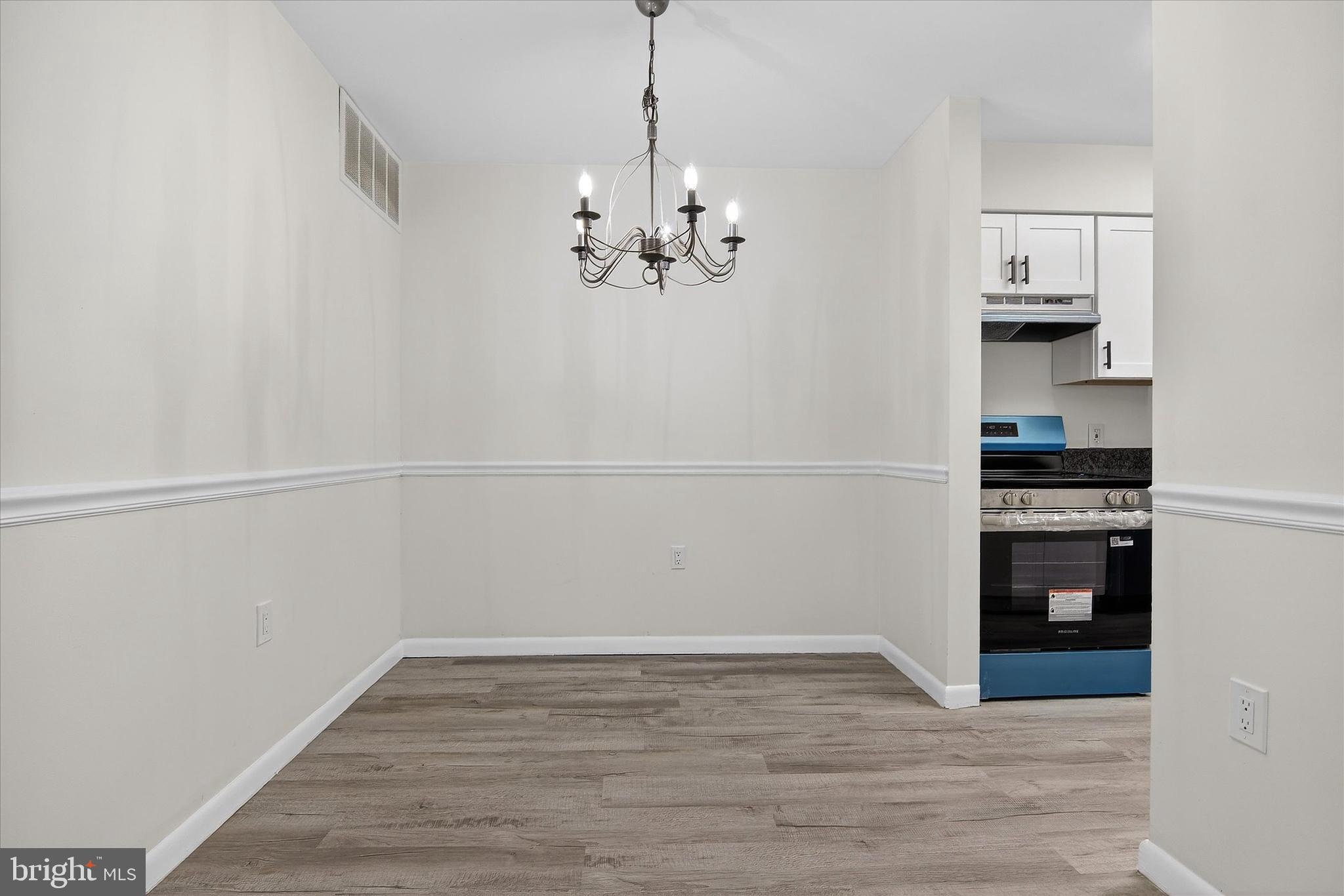 BURKE CENTRE STATION - Residential