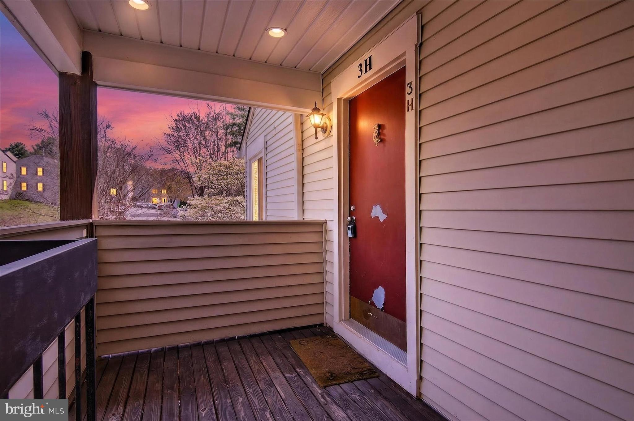 BURKE CENTRE STATION - Residential