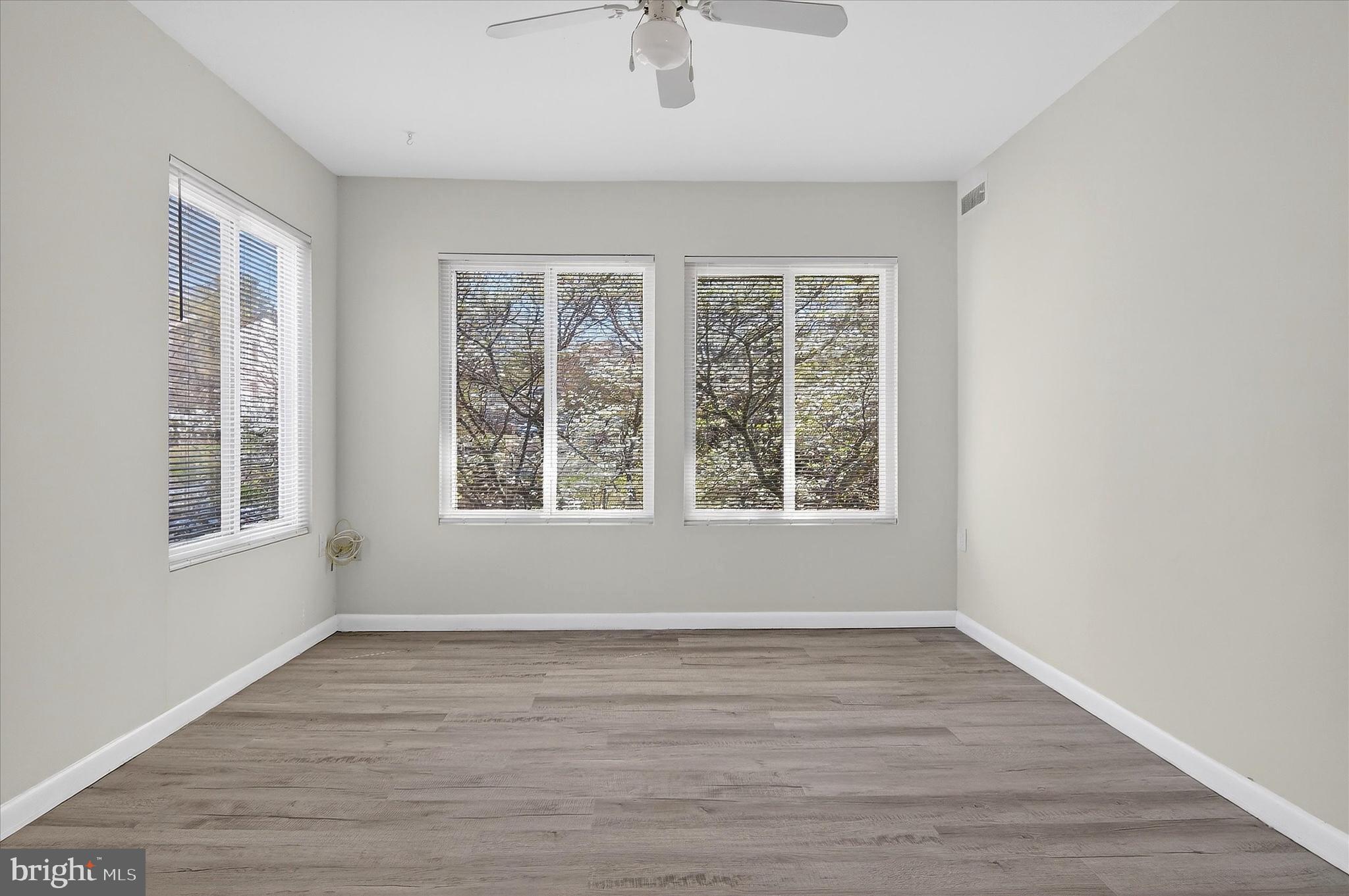 BURKE CENTRE STATION - Residential