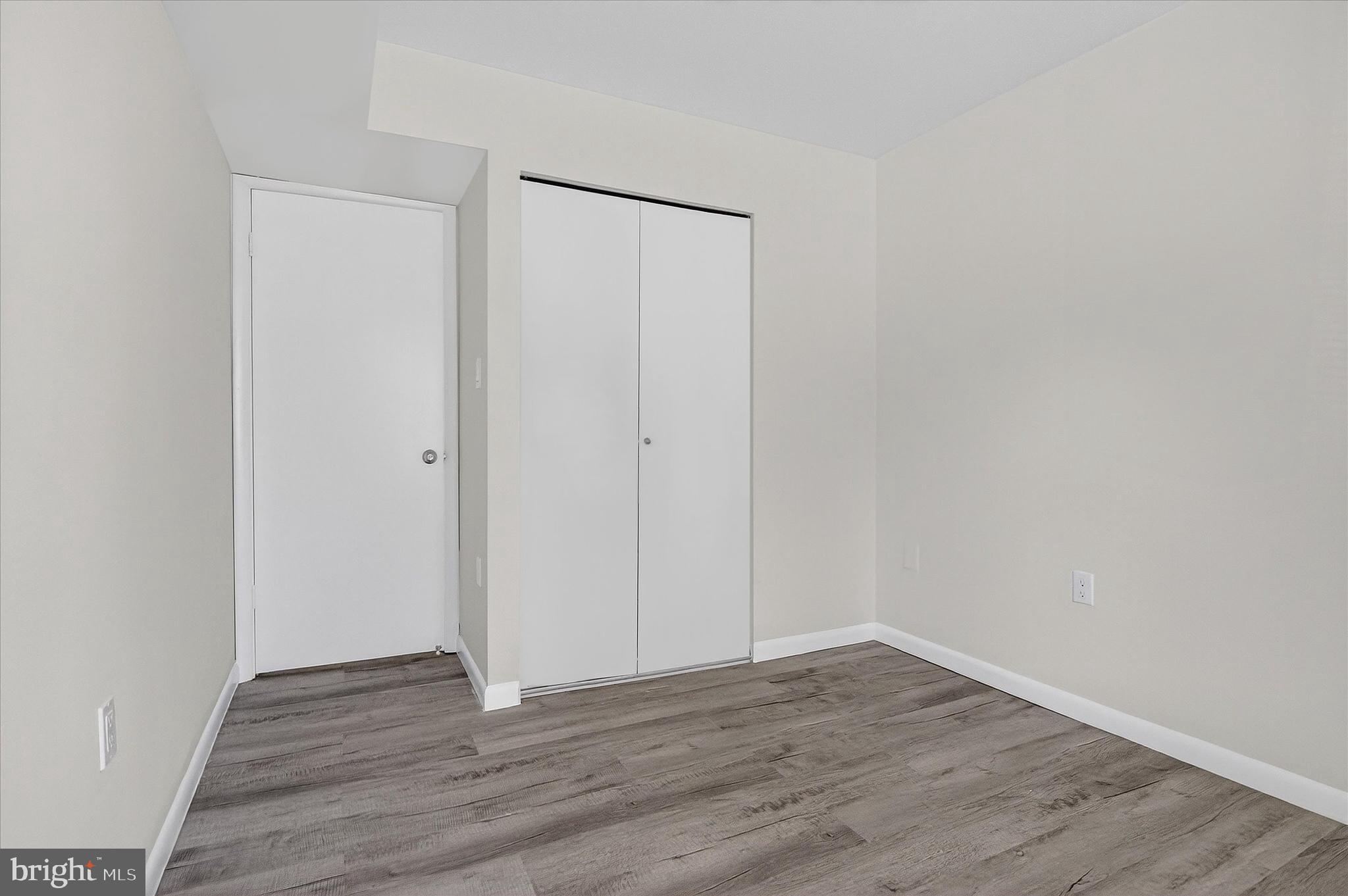 BURKE CENTRE STATION - Residential