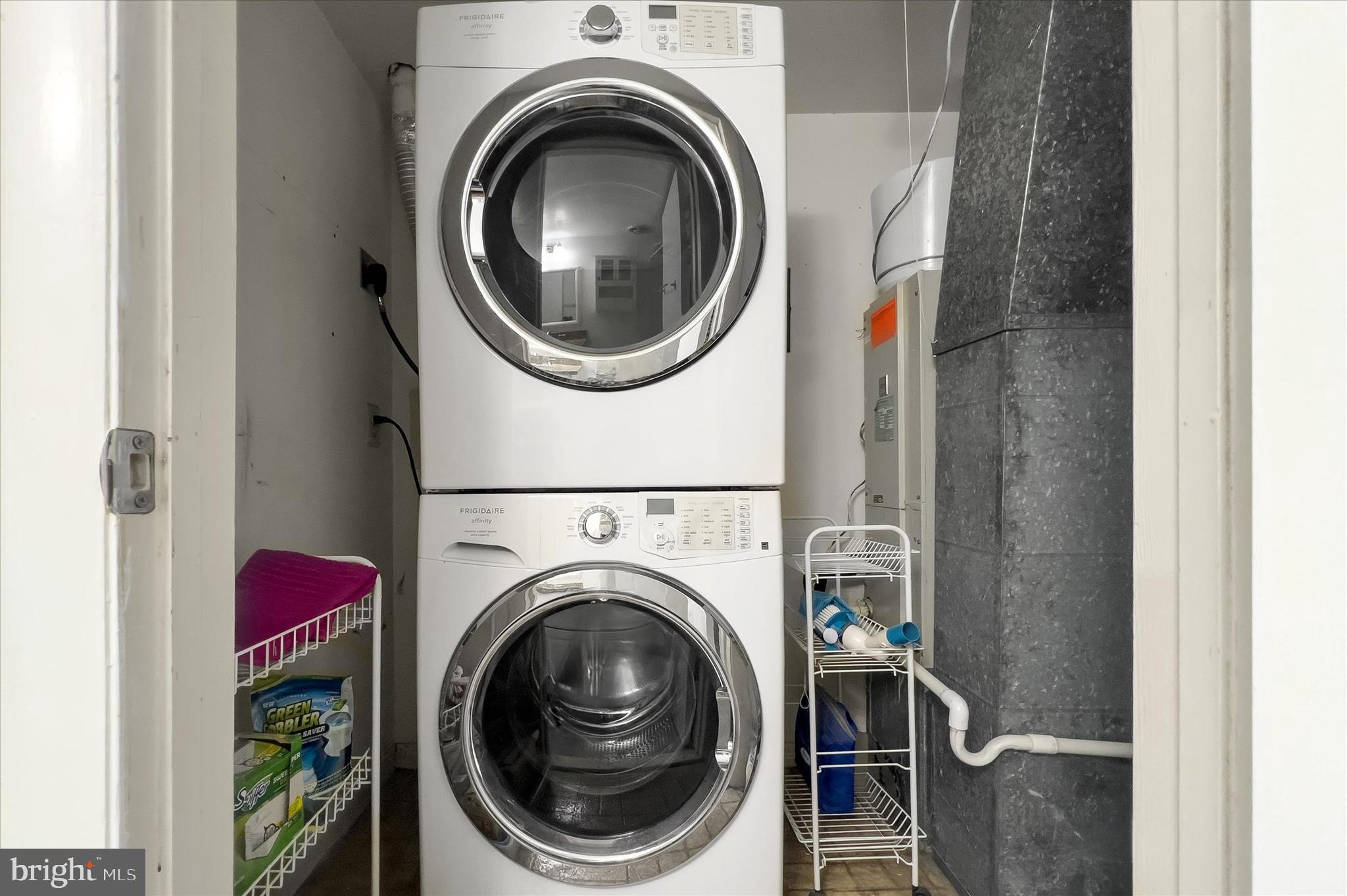 BURKE CENTRE STATION - Residential