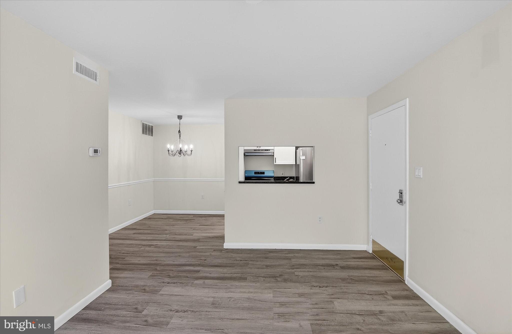 BURKE CENTRE STATION - Residential