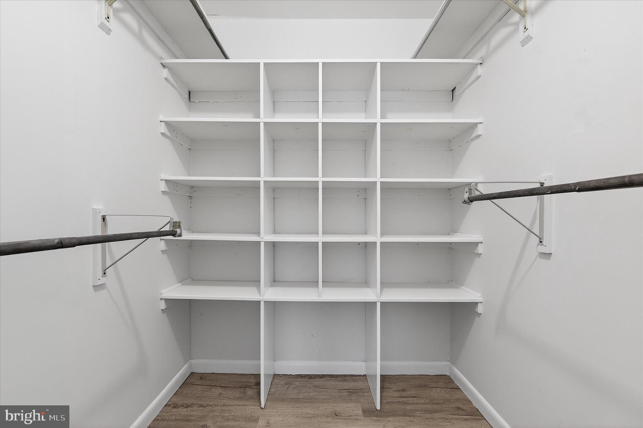 BURKE CENTRE STATION - Residential