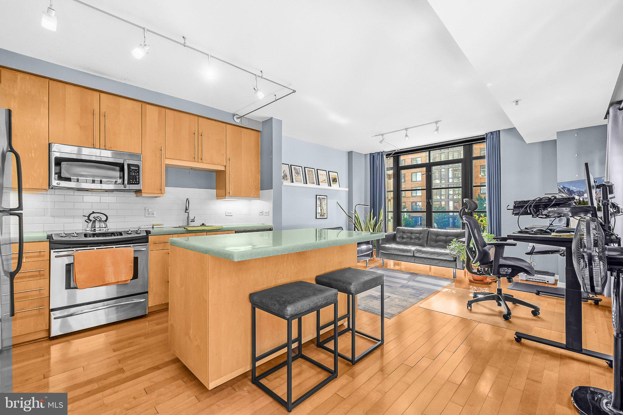 437 NEW YORK AVENUE NW 302