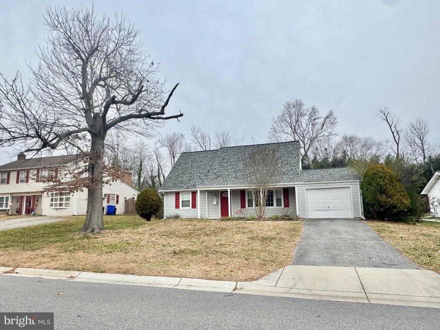 MUST SEE!! 4 BEDROOM 2 FULL BATH DETACHED HOME TOTALING 1,512 SQ FT & SUTS IB ,22 ACRE LOT IN SOUGHT AFTER MEADOWBROOK AT BELAIR COMMUNITY!  CHARMING FRONT PORCH!  MAIN LEVEL HAS LIVING ROOM W/ LARGE WINDOWS THAT BRING IN THE NATURAL SUNLIGHT.  UPDATED KITCHEN W/ SS APPLIANCES, DINING ROOM W/ DOOR ACCESS TO EXTERIOR REAR PATIO AND YARD W/ WOODED VIEW.  2 BEDROOMS AND FULL BATH W/ ADDITIONAL HALLWAY LINEN AND COAT CLOSET.  UPPER LEVEL HAS PRIMARY BEDROOM AND ADDITIONAL 4TH BEDROOM.  HALLWAY BATHROOM W/ TUB SHOWER.  1 CAR GARAGE.  CLOSE TO SHOPS AND RESTAURANTS.