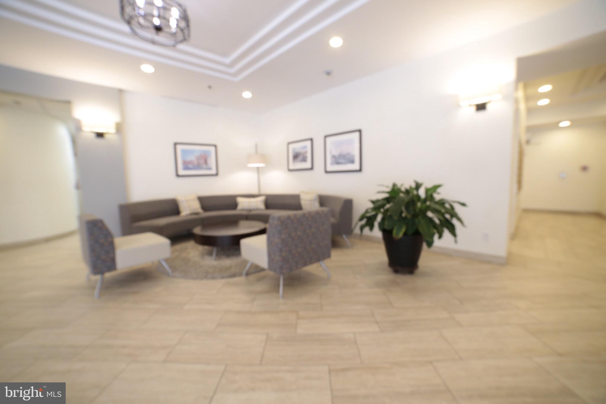 24 COURTHOUSE SQUARE 703