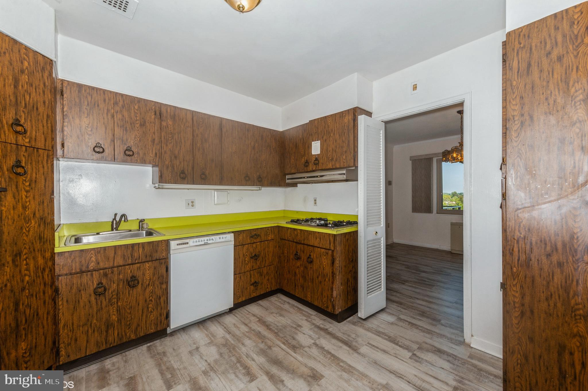 PARK TOWERS WEST - Residential