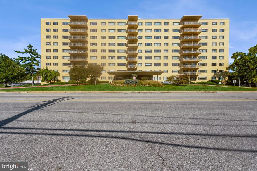 BRIGHT & SPACIOUS UNIT IN A LUXURY FULL SERVICE BUILDING.  LARGE LIVING ROOM WITH DINING AREA. PRIMARY BEDROOM SUITE WITH DRESSING AREA & FULL BATH.  GENEROUS SIZED 2ND BEDROOM & BATH.  GARAGE PARKING SPACE INCLUDED (P12).  UNIT IS BEING SOLD "AS IS".