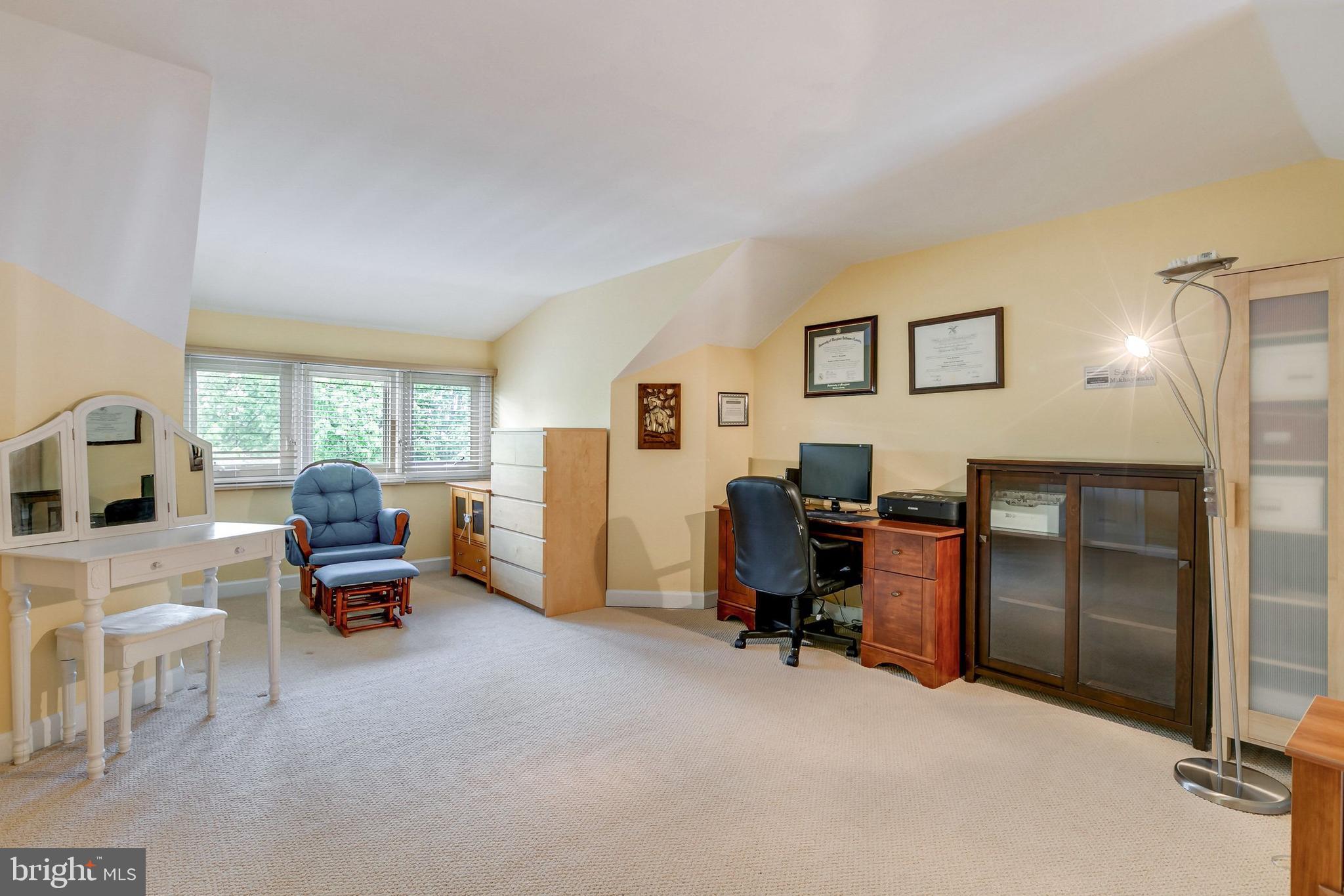 SUMMIT CHASE - Residential