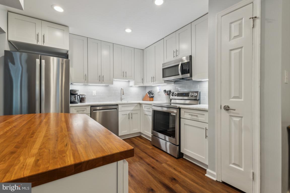 9112 GALBRETH COURT