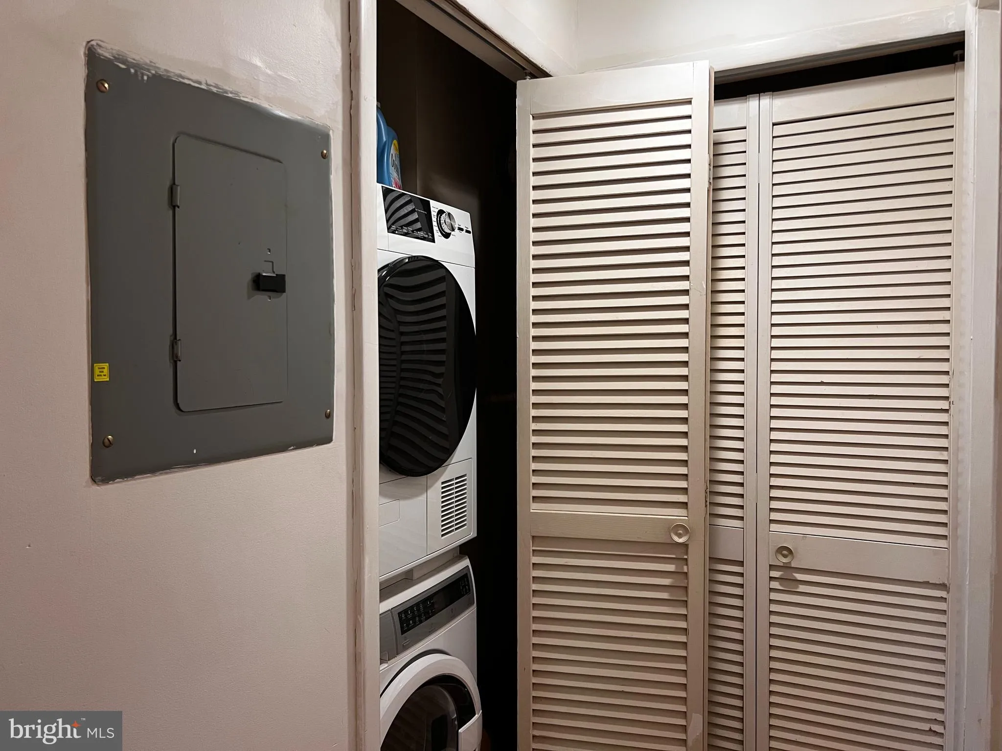 Princeton, New Jersey 08540, United States, 2 Bedrooms Bedrooms, ,1 BathroomBathrooms,Residential,Pending,157495