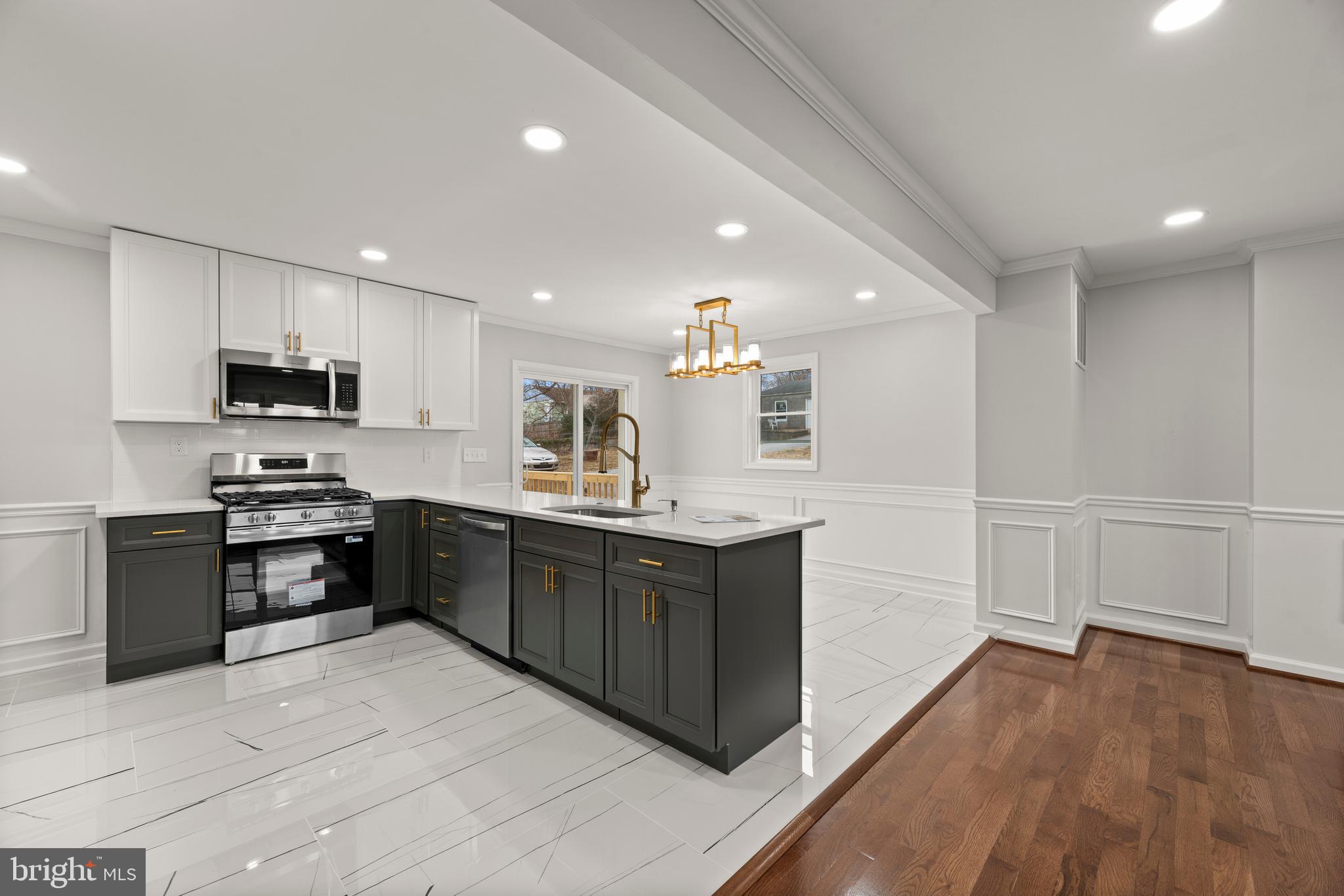 CATONSVILLE GARDENS - Residential