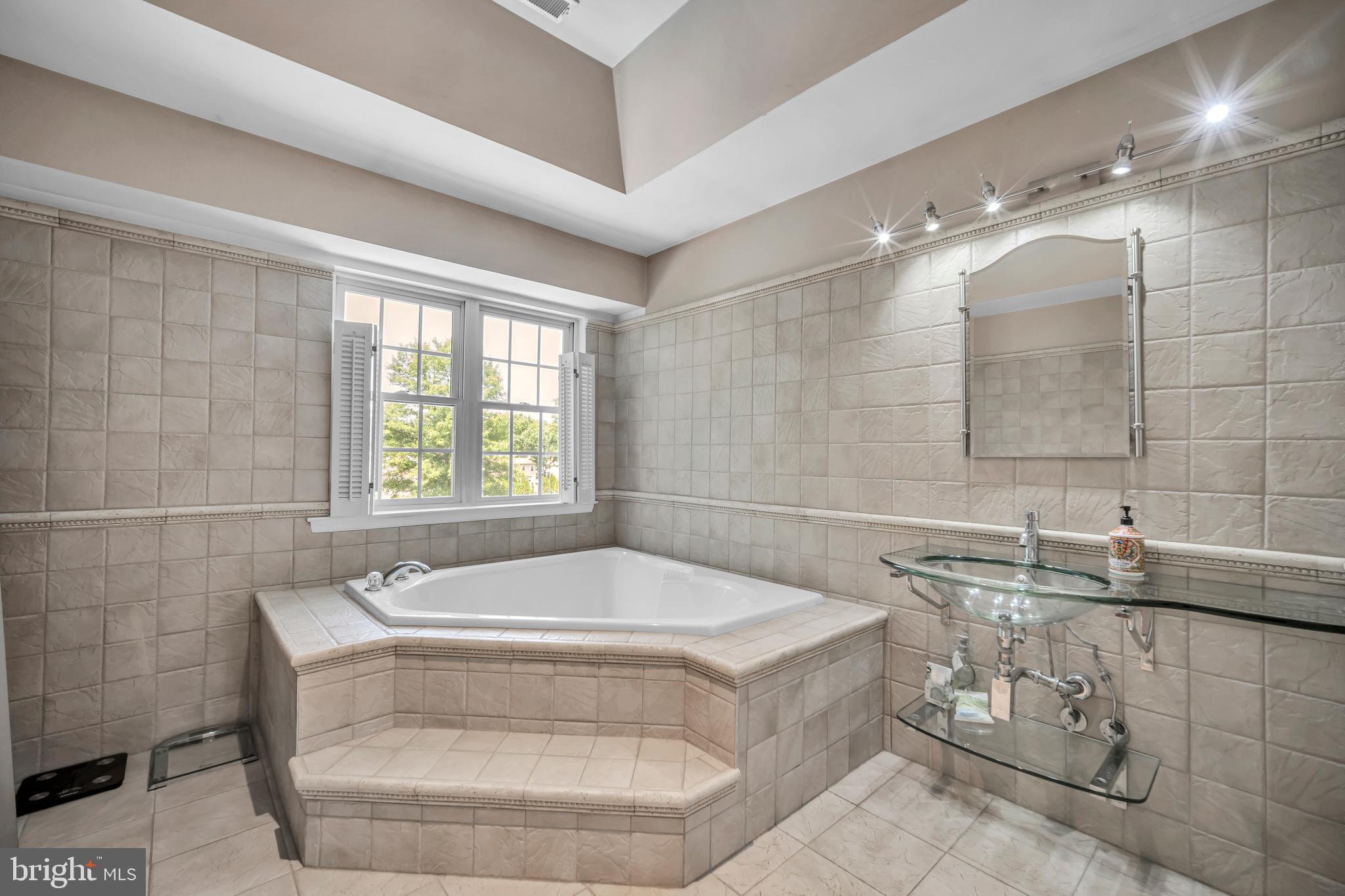 UPPER SOUTHAMPTON - Residential