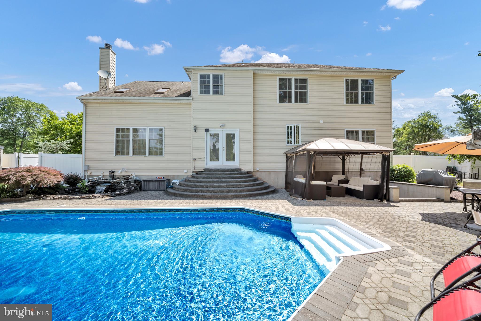 UPPER SOUTHAMPTON - Residential