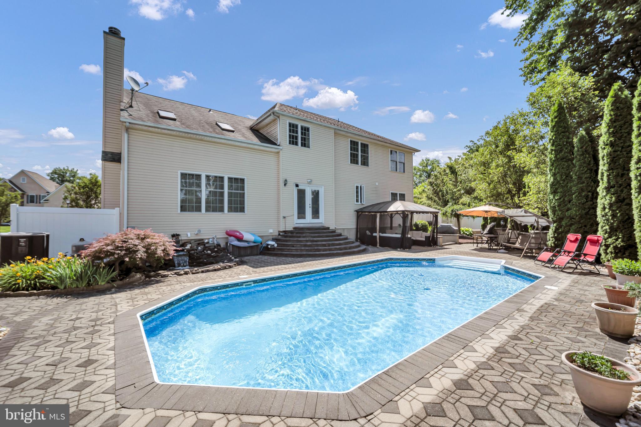 UPPER SOUTHAMPTON - Residential