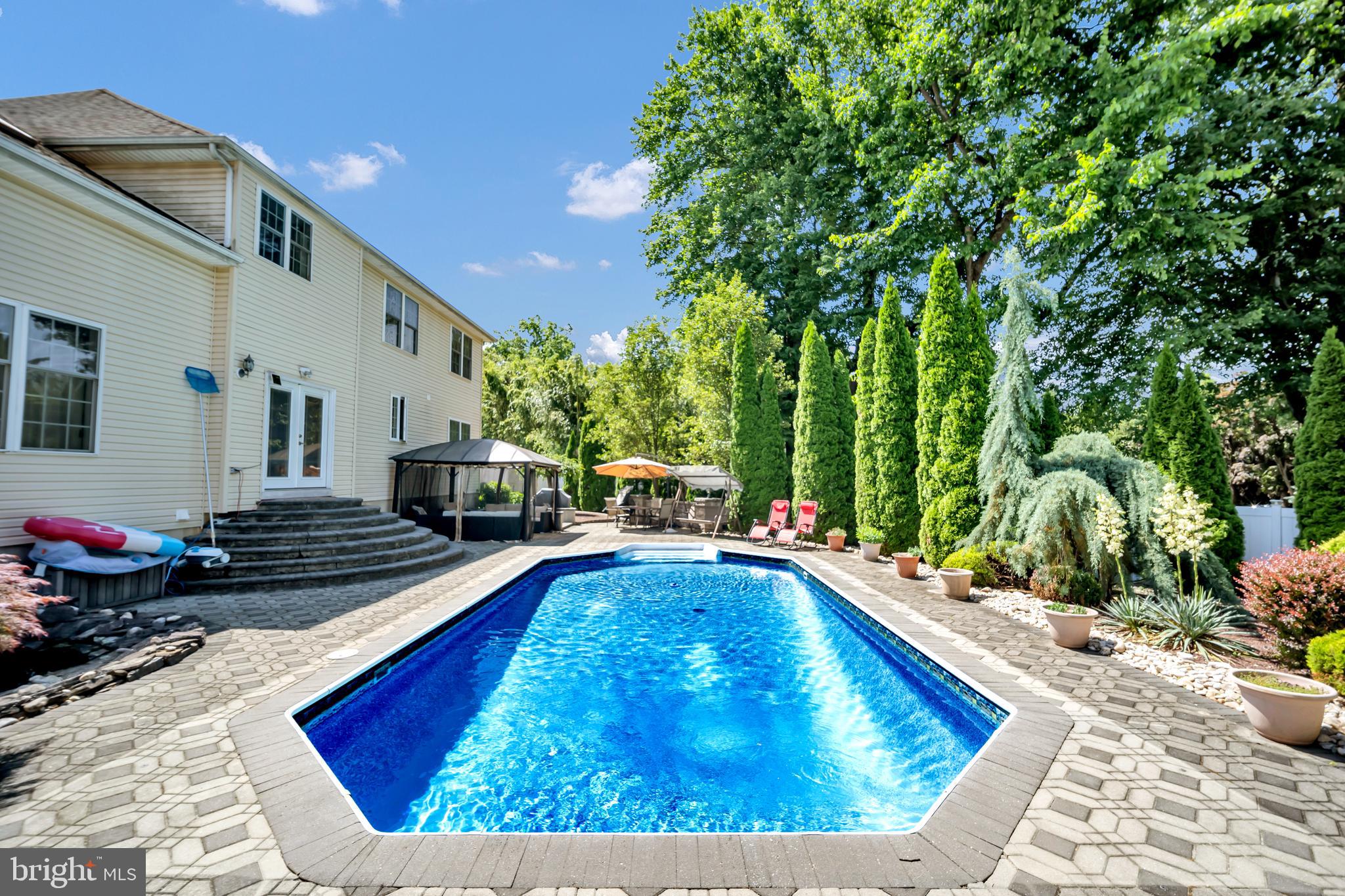 UPPER SOUTHAMPTON - Residential