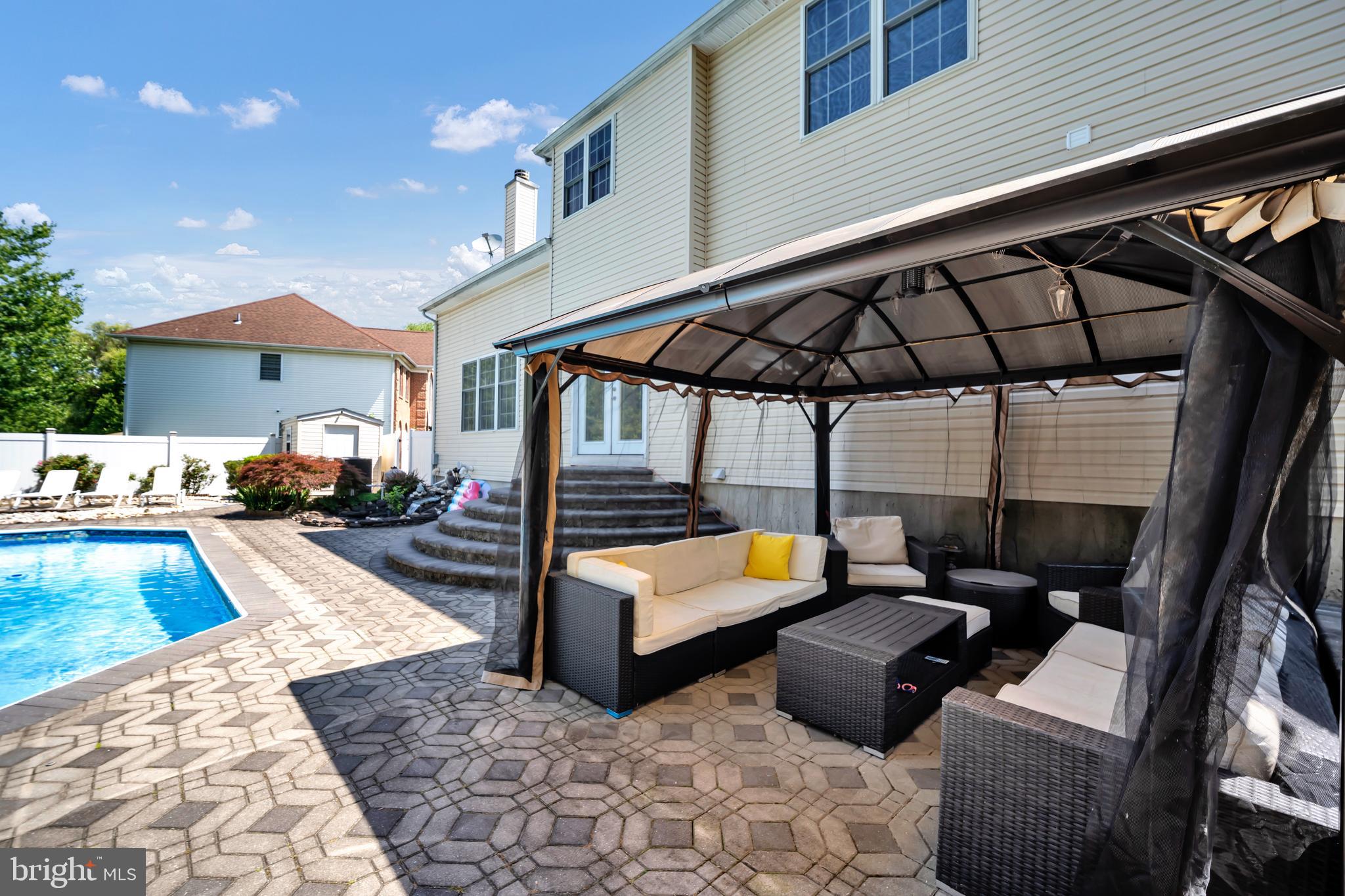 UPPER SOUTHAMPTON - Residential