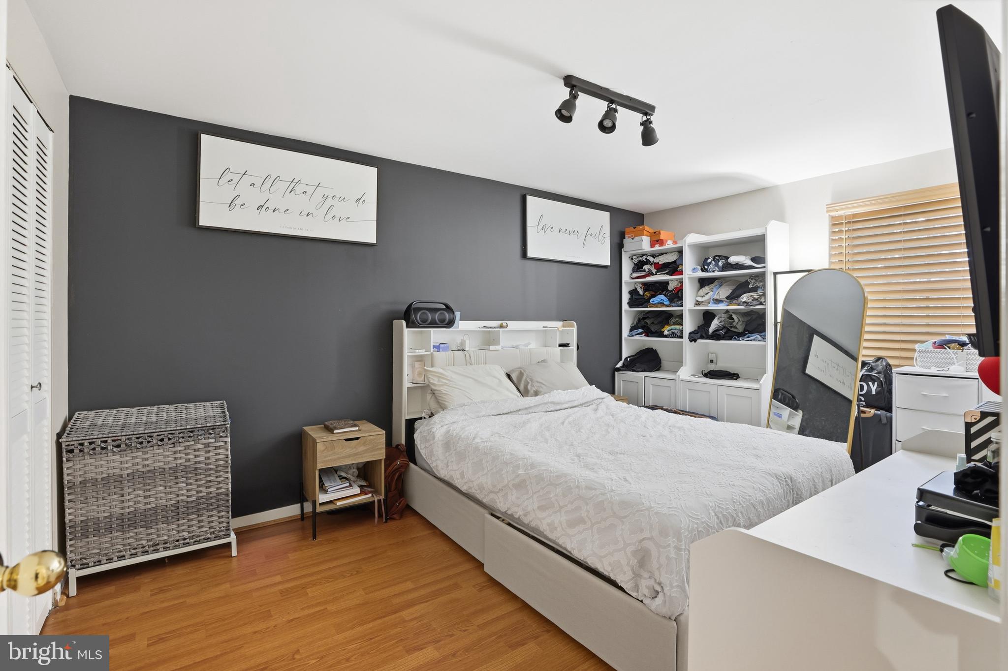 LONGMEAD - Residential