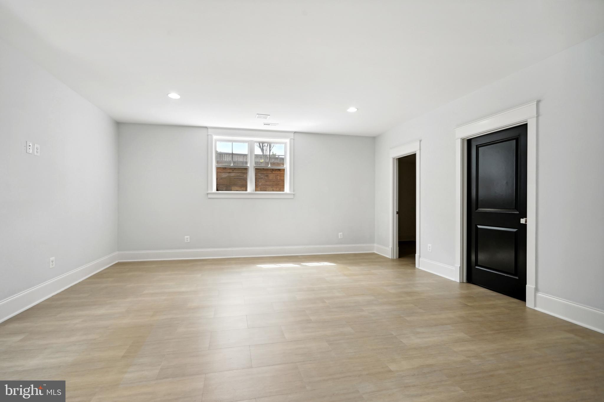 HILLSIDE MANOR - Residential Lease