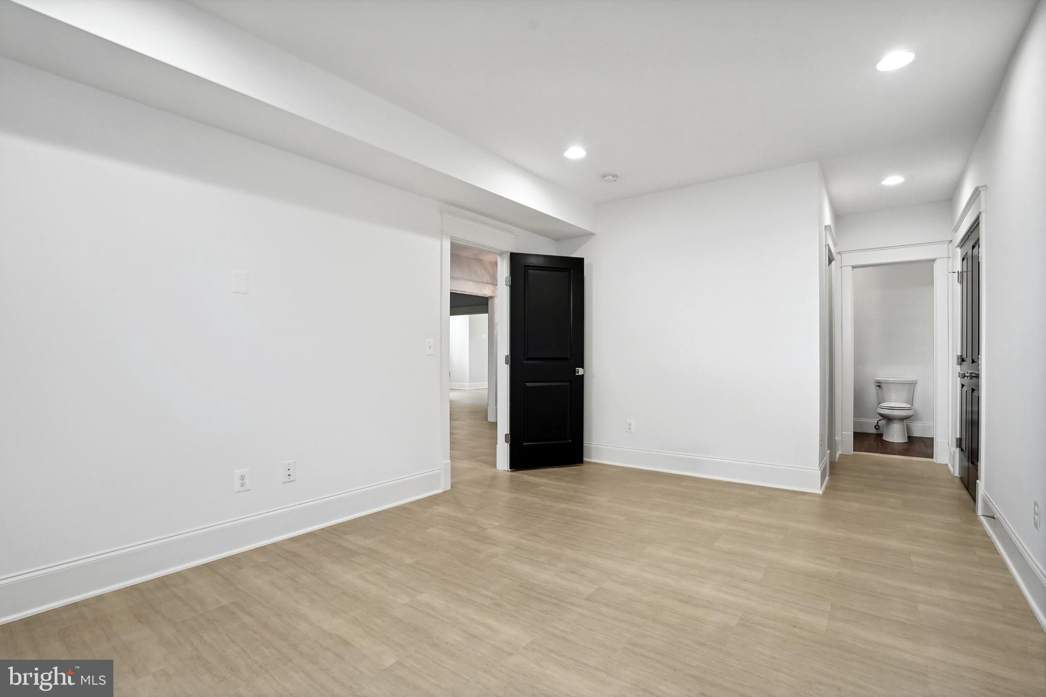 HILLSIDE MANOR - Residential Lease