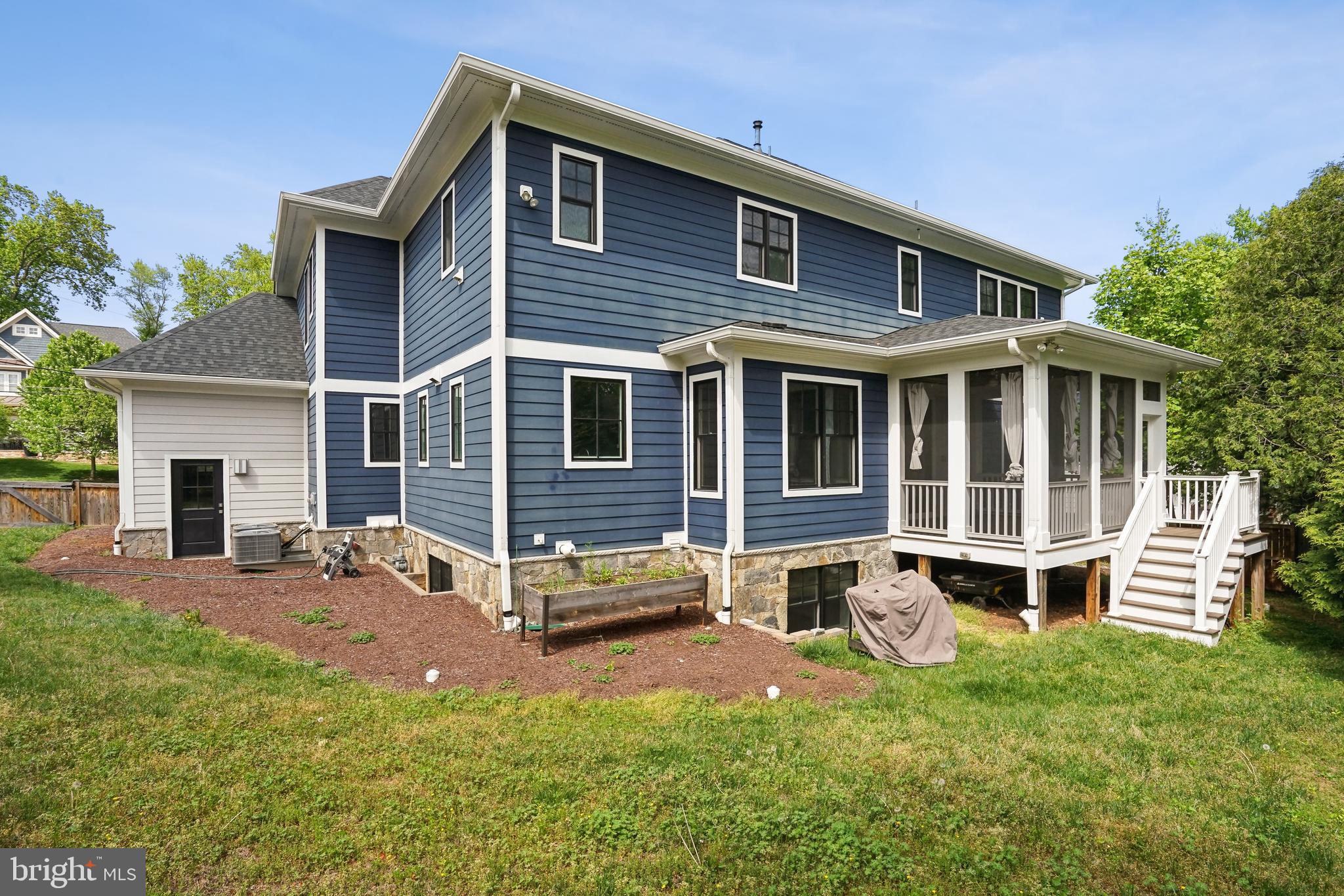 HILLSIDE MANOR - Residential Lease