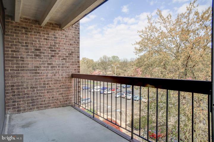 TREEBROOKE CONDOMINIUM - Residential Lease