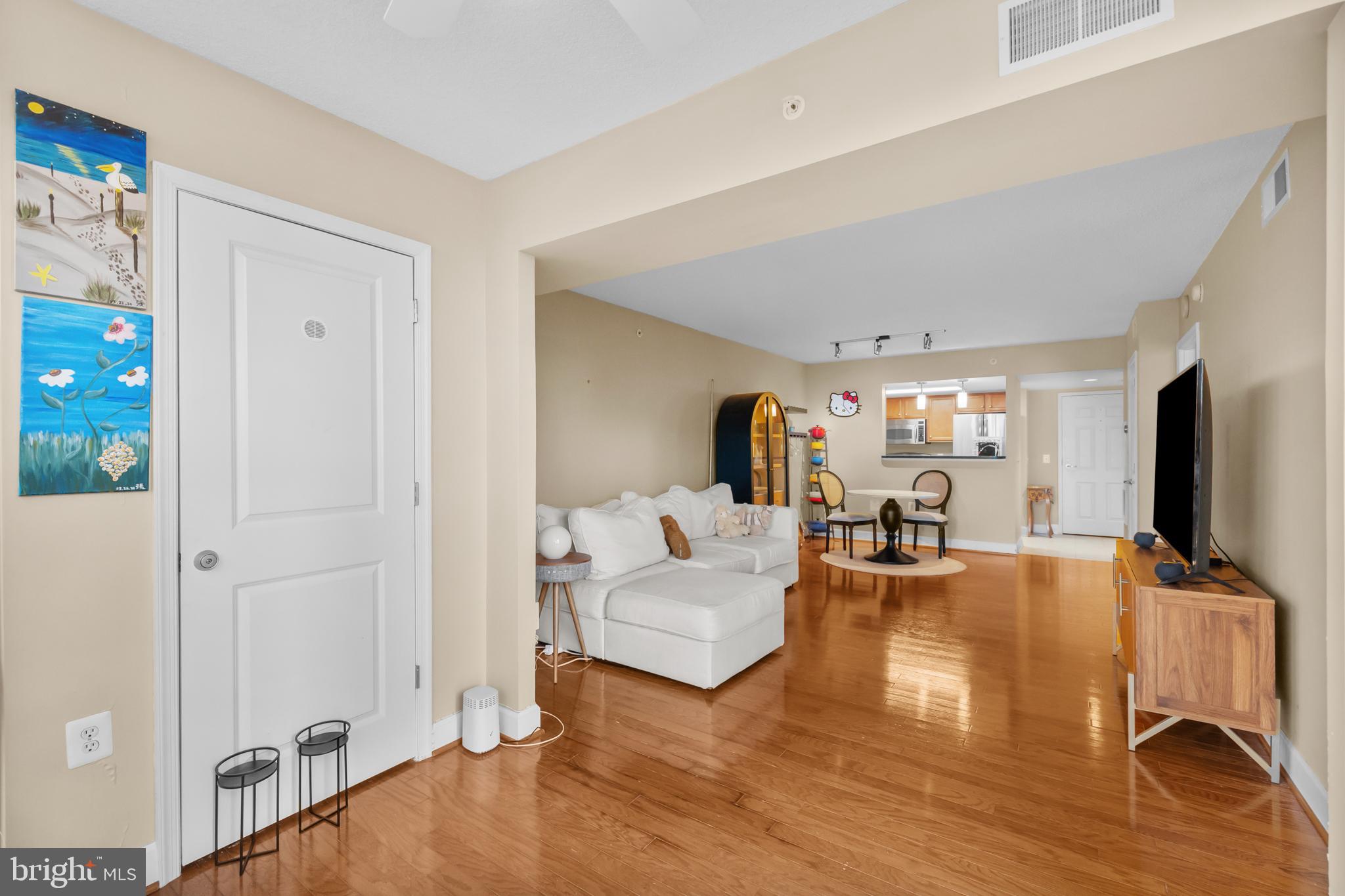 CARLTON HOUSE - Residential