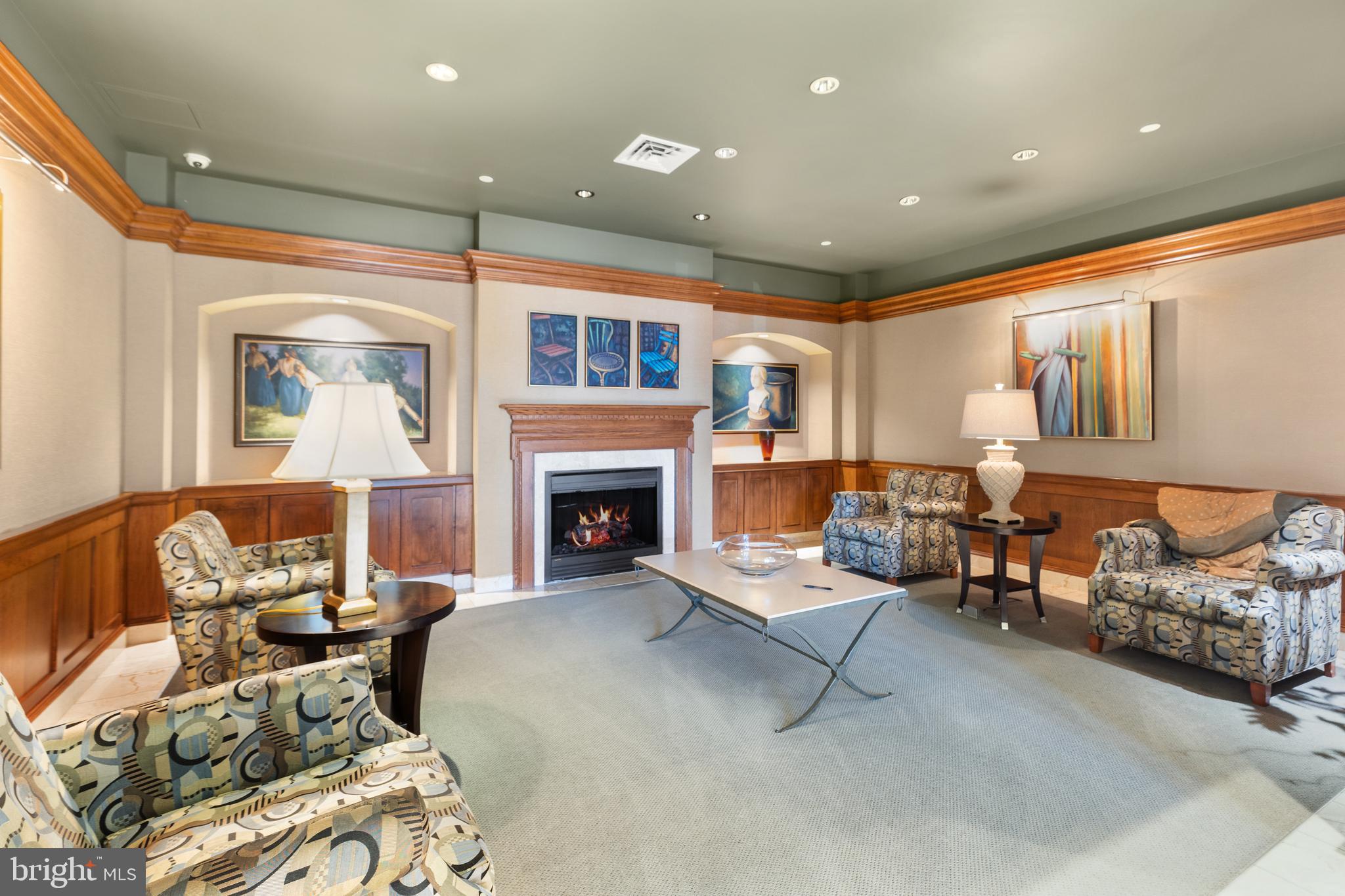 CARLTON HOUSE - Residential