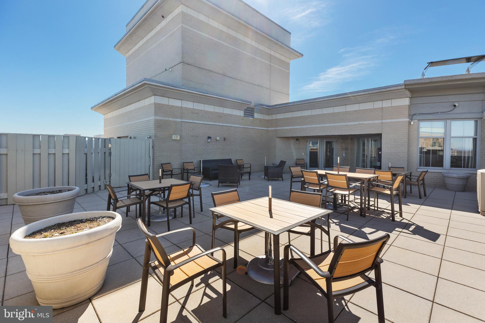 CARLTON HOUSE - Residential