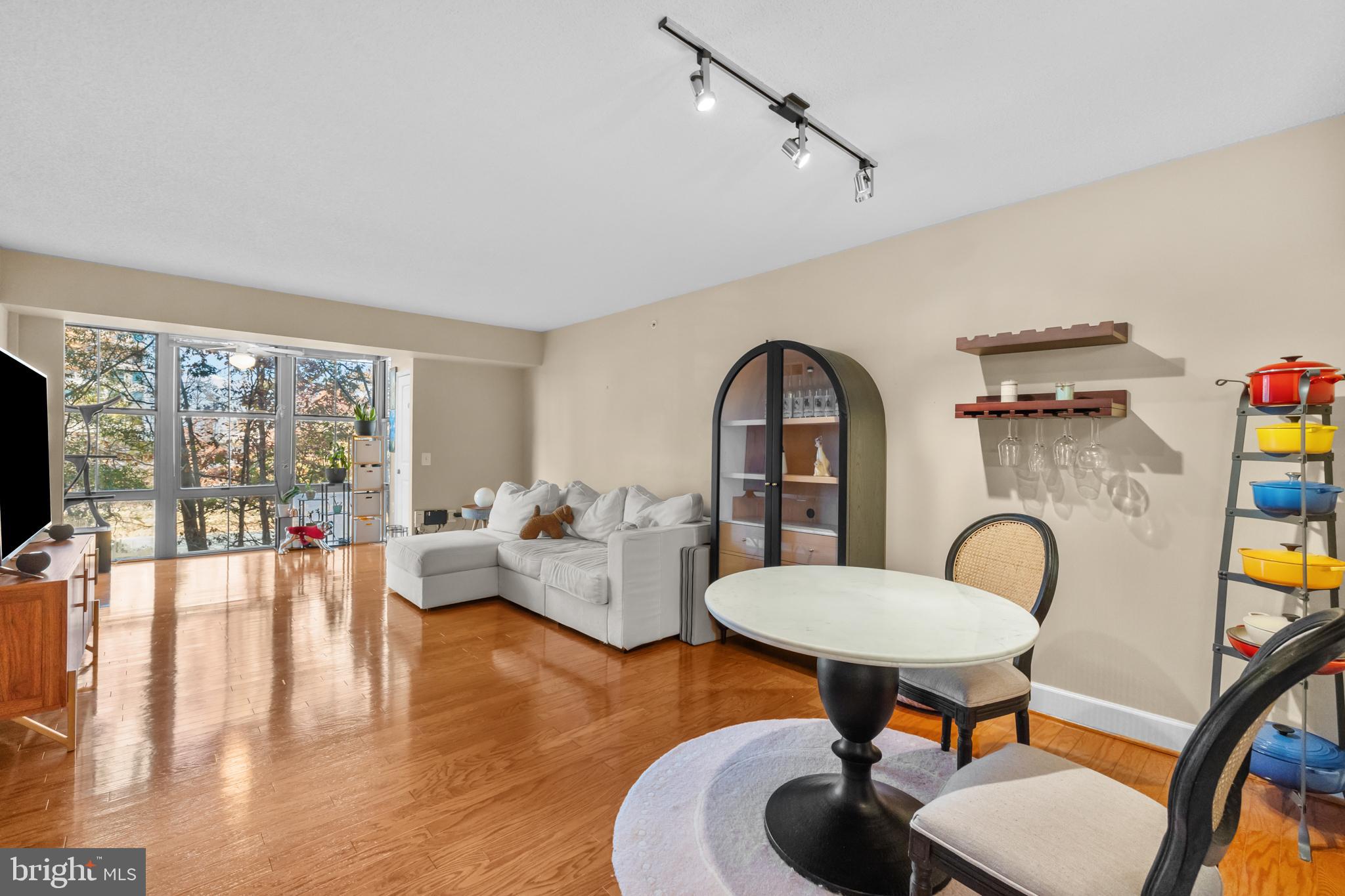 CARLTON HOUSE - Residential