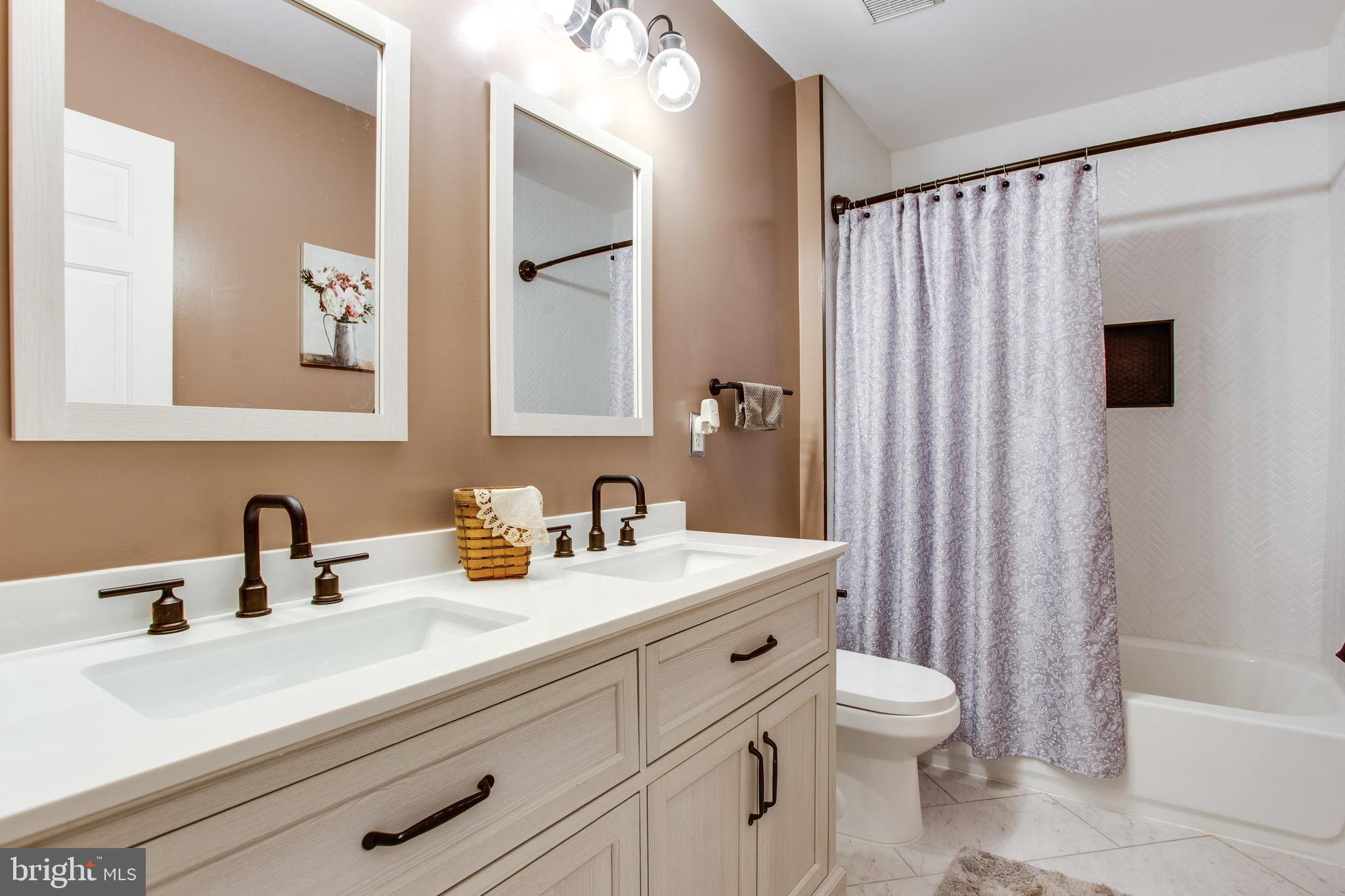 HUNTERS RUN - Residential