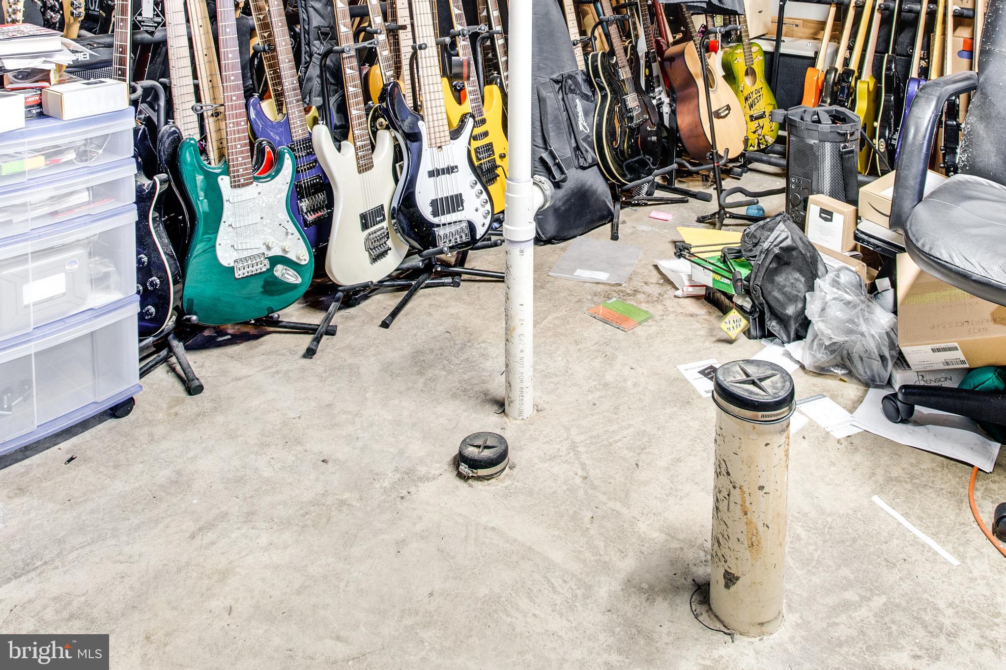 HUNTERS RUN - Residential