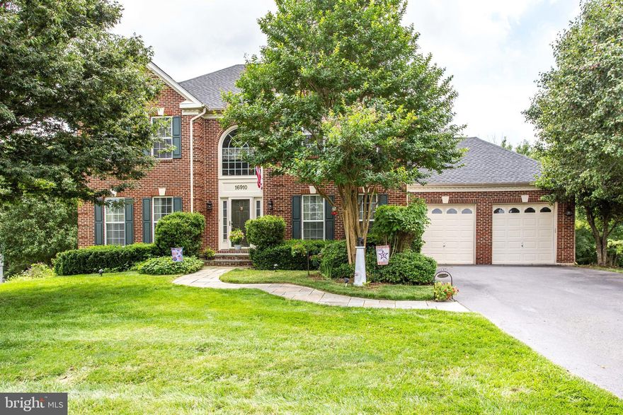 Absolutely Stunning Brick Front, 4 bedroom + office, 2.5 bath, 2 Car Garage, Single Family Home on 0.91 acre corner lot in the sought after Hunters Run neighborhood! Updated throughout including new luxury plank flooring! Private office on main! Granite eat-in kitchen with island gas cooktop, double wall ovens, stainless steel appliances and large pantry! Gorgeous Florida room with vaulted ceiling leading to private rear deck! Masters suite with dual walk-in closets, fully renovated bath, architectural soaking tub, separate vanities and spa-like stall shower! Huge unfinished walk-out basement stubbed for full bath! Property backs to wooded common area and overlooks the Middle School playing fields! No HOA! Poolesville HS #1 in the State of Maryland! The parks that are second to none! The commute is amongst the Best Kept Secret! The MARC Train is 5 miles away and an easy commute to Rockville, Bethesda, NVA, DC and Frederick! Also you are Surrounded by the Agricultural Reserve! Call today for your private showing!