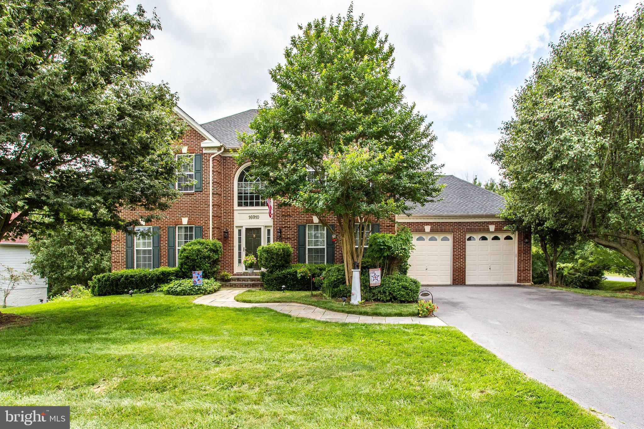 HUNTERS RUN - Residential