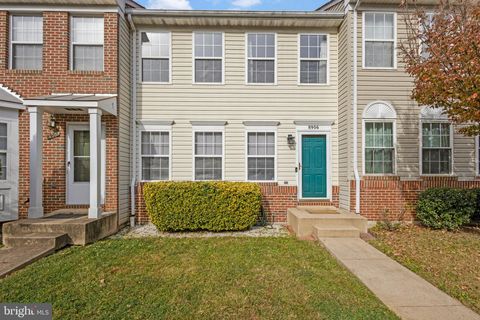 Photo of 8906 Royal Astor Way, FAIRFAX, VA 22031 (MLS # VAFX2287834)