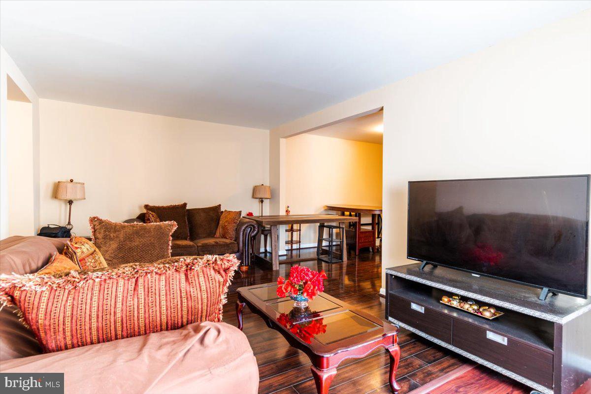WOODBURN VILLAGE - Residential