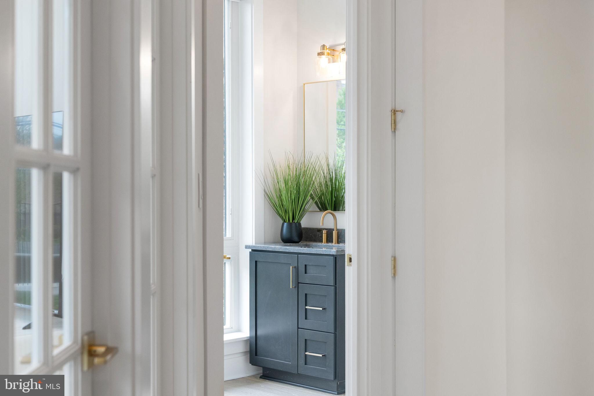 CHAIN BRIDGE - Residential